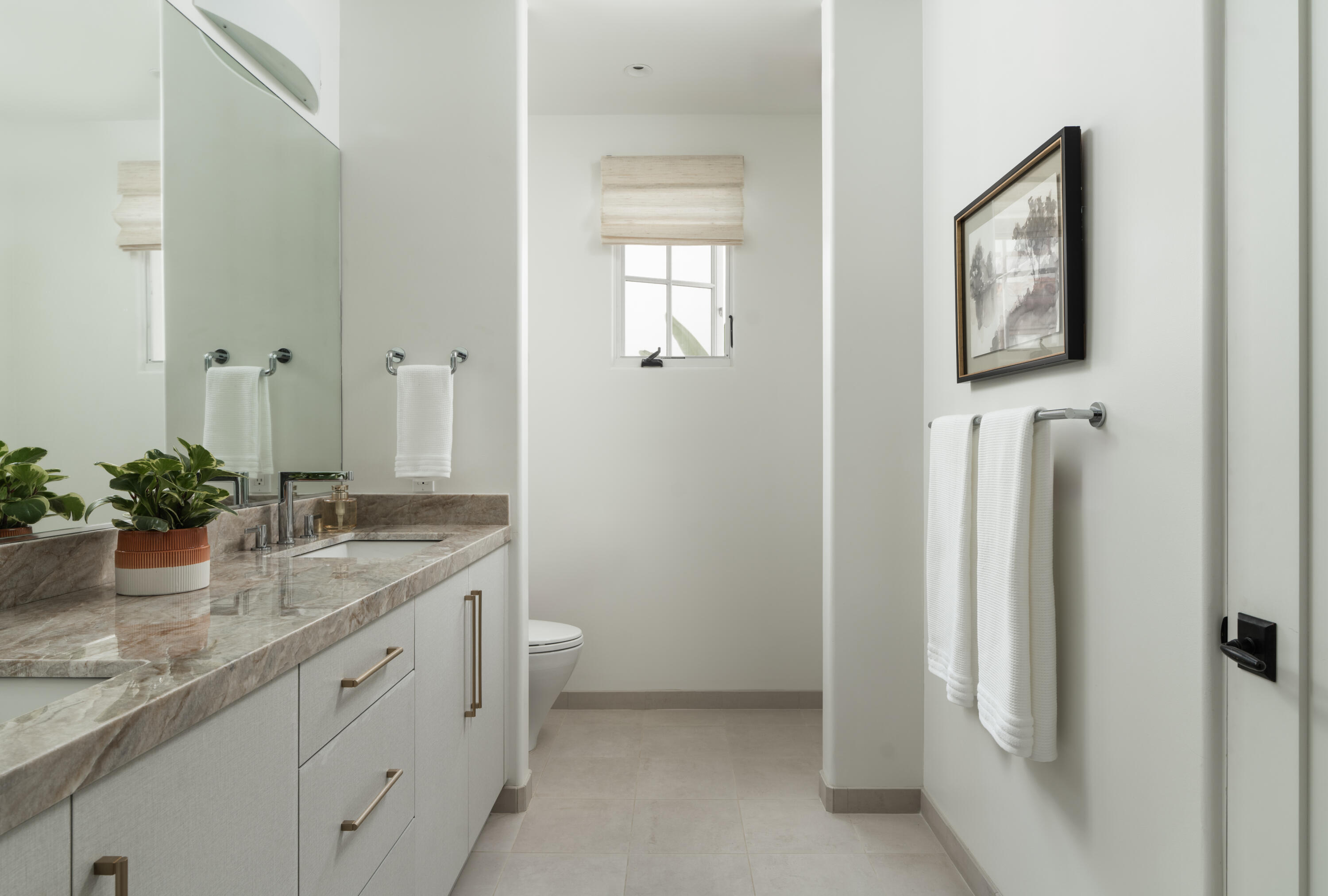 18 W Victoria Street 206