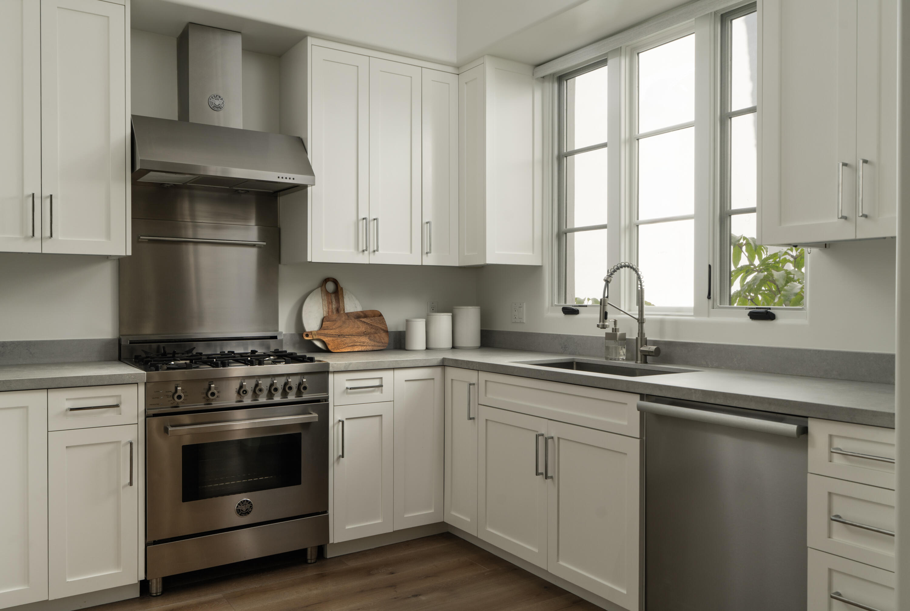 18 W Victoria Street 206