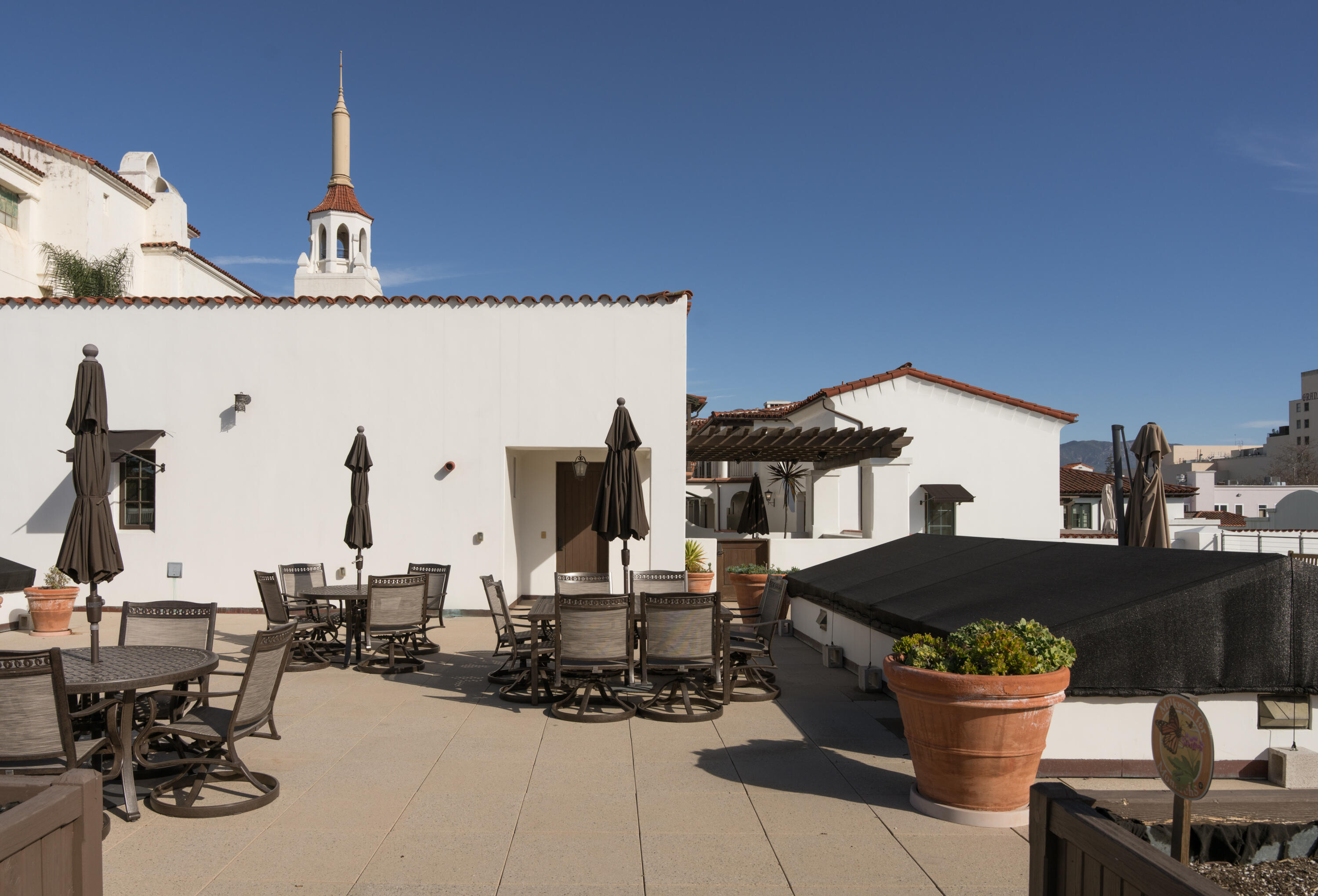 18 W Victoria Street 206