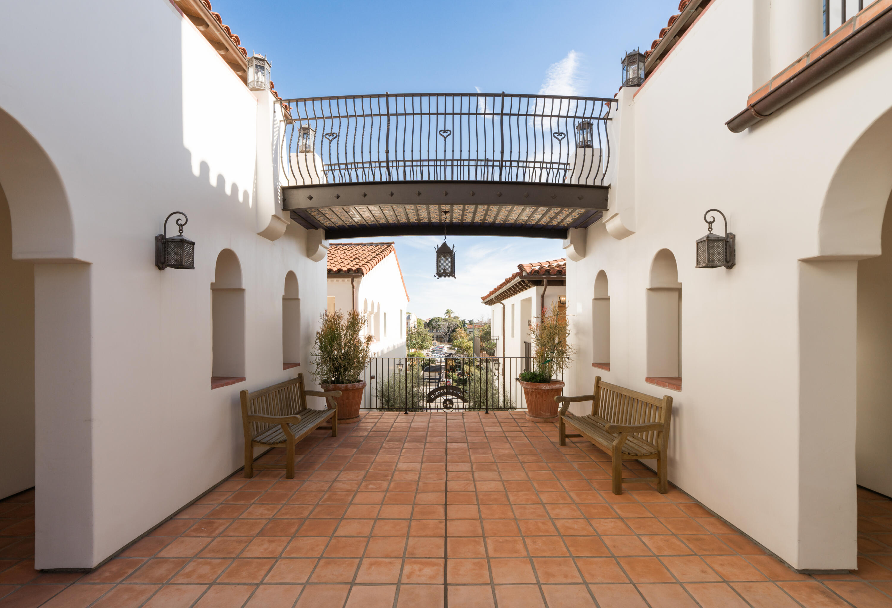 18 W Victoria Street 206