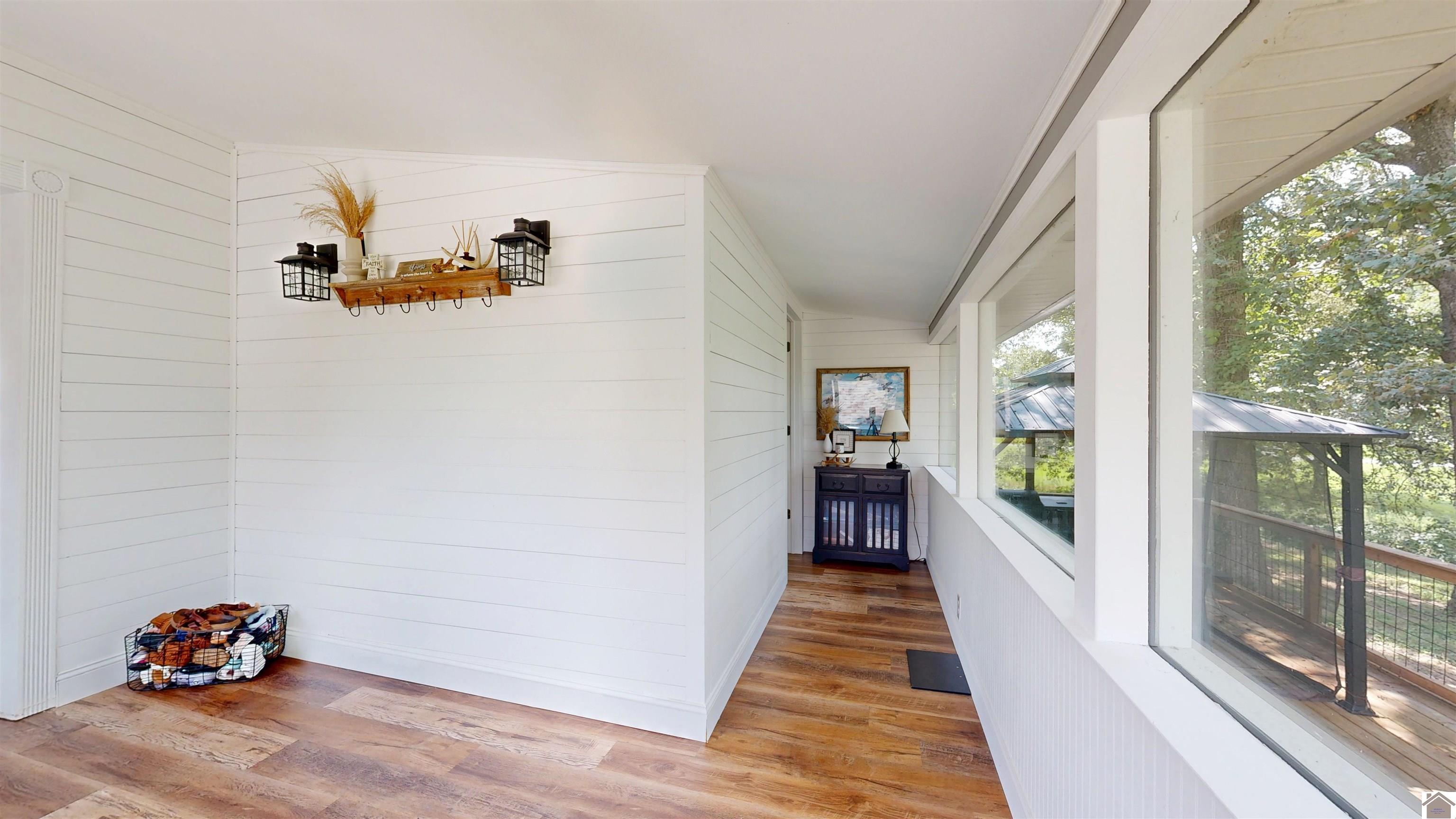 865 South Friendship