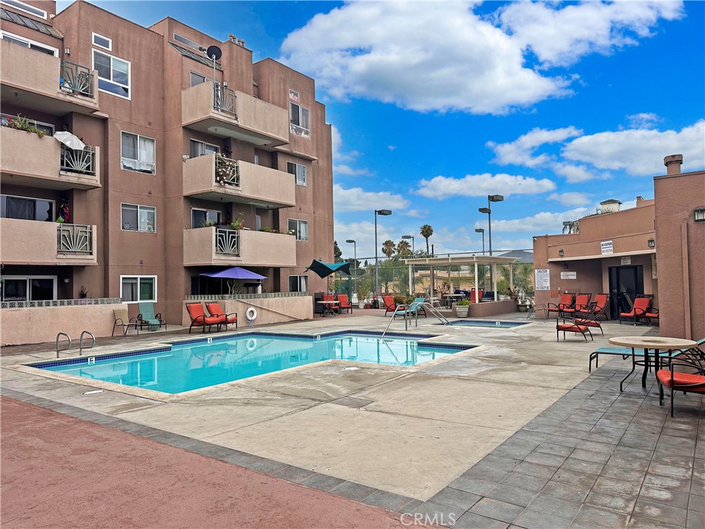 450 E 4th Street 110