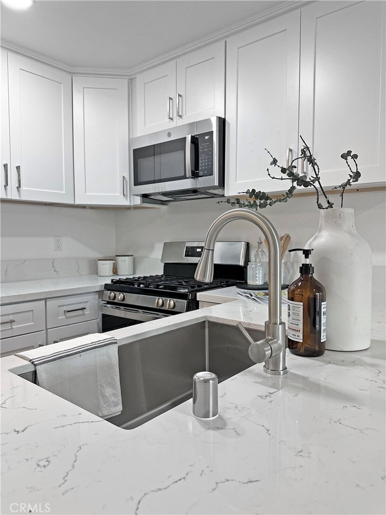 450 E 4th Street 110