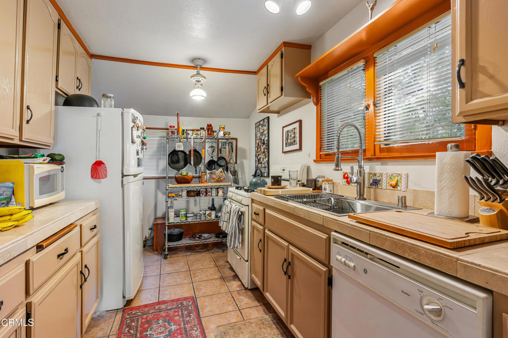 1145 N Catalina Avenue 1147