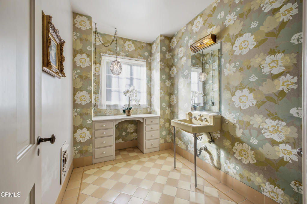 2450 E Orange Grove Boulevard