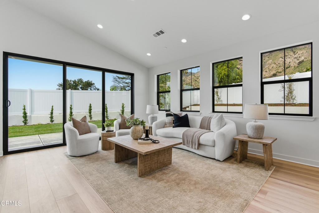 3245 Arrowhead Court