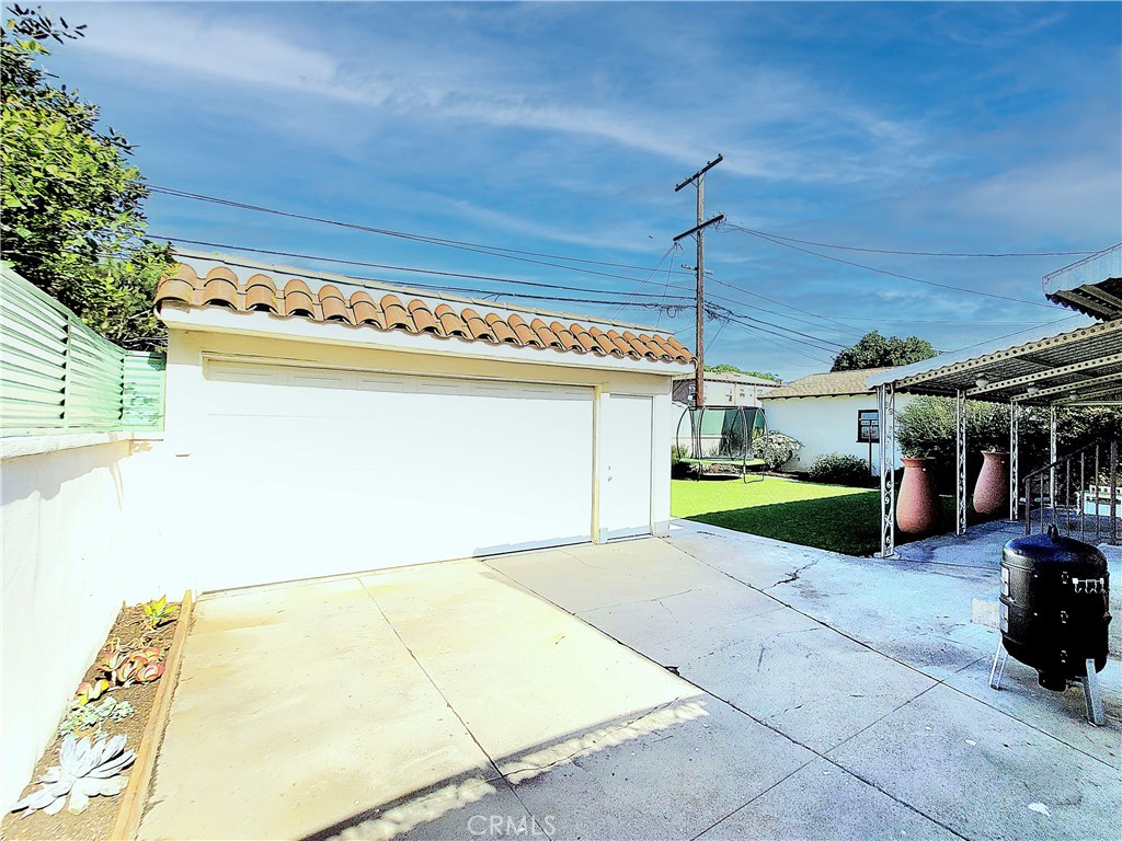 2427 Pine Avenue