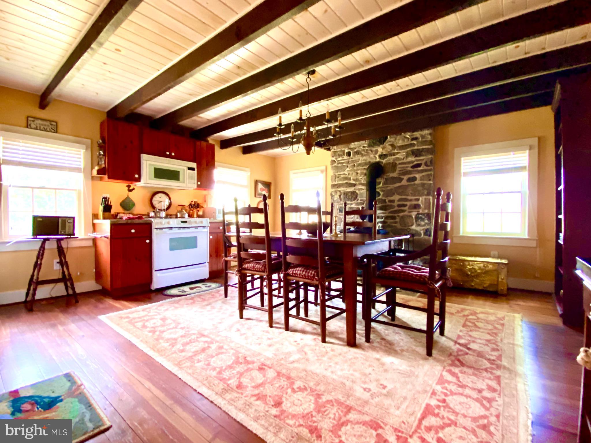 216 Bushland Ln