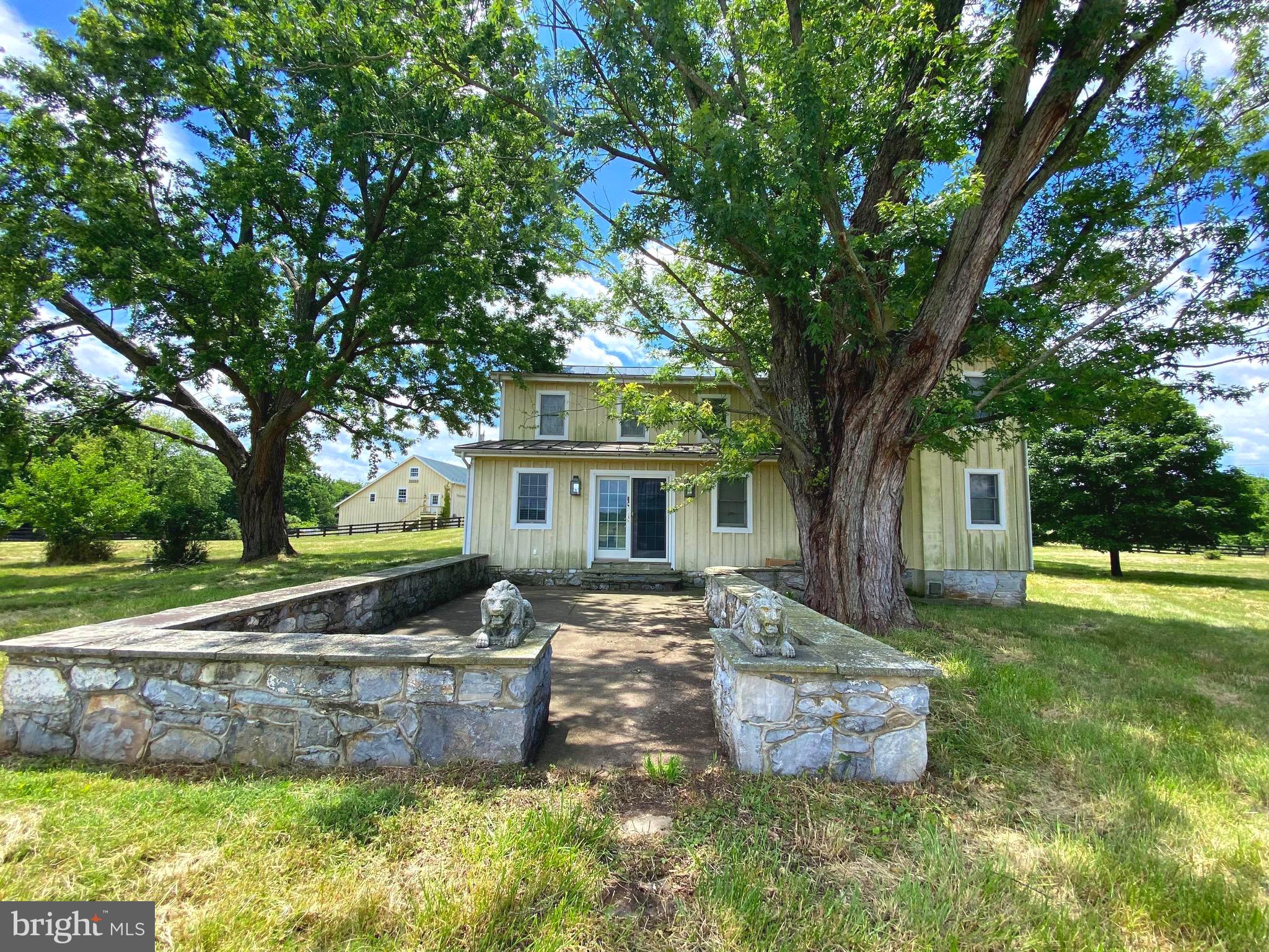 216 Bushland Ln