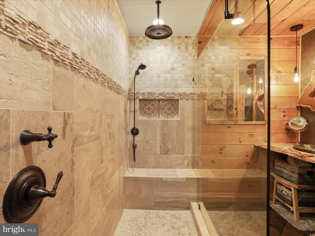 5065 COUNTRY CREEK LANE