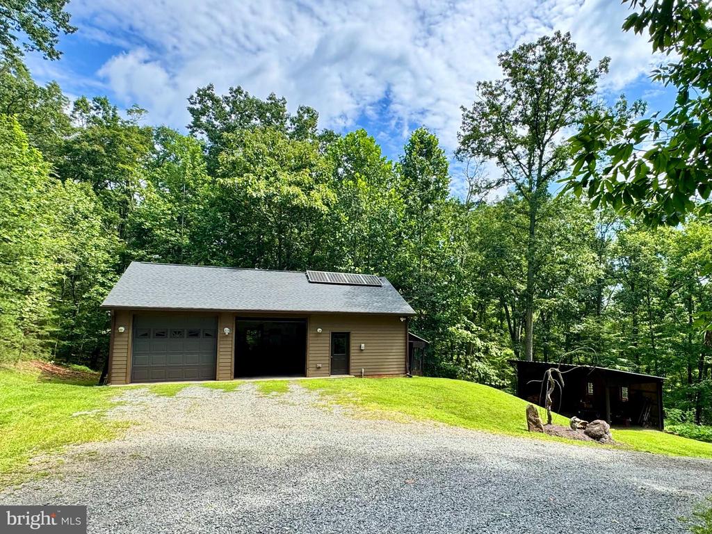 5065 COUNTRY CREEK LANE