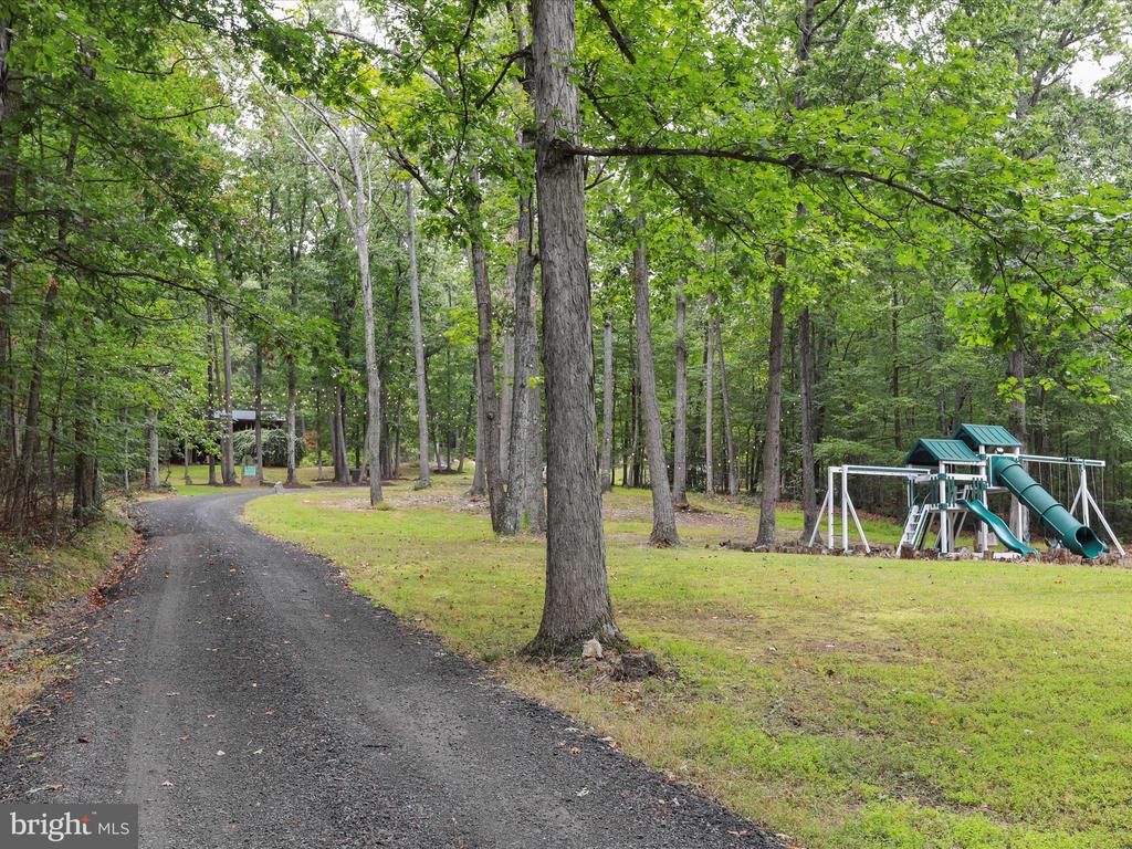 5065 COUNTRY CREEK LANE