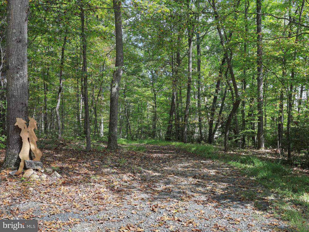 5065 COUNTRY CREEK LANE