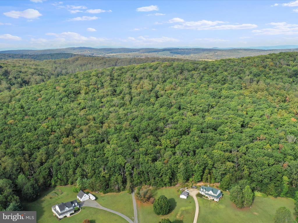 5065 COUNTRY CREEK LANE