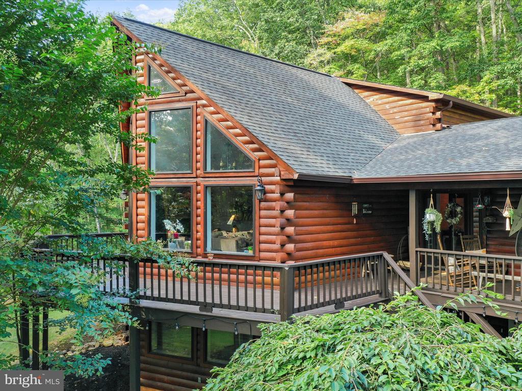 5065 COUNTRY CREEK LANE