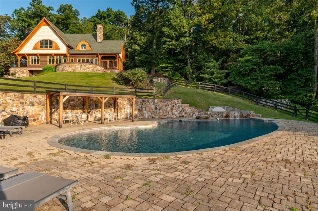 10210 POSSUM HOLLOW DRIVE