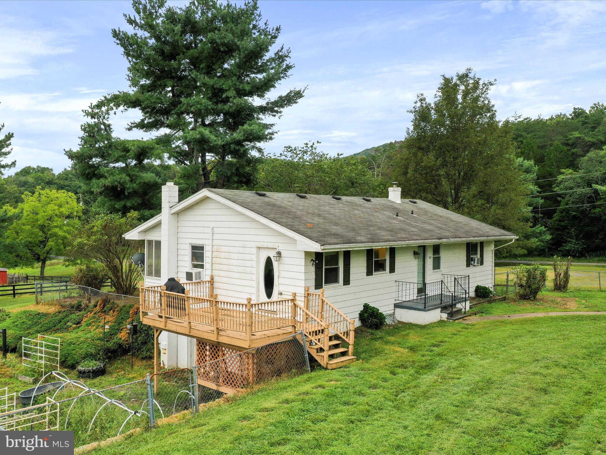 903 Coverstone Rd