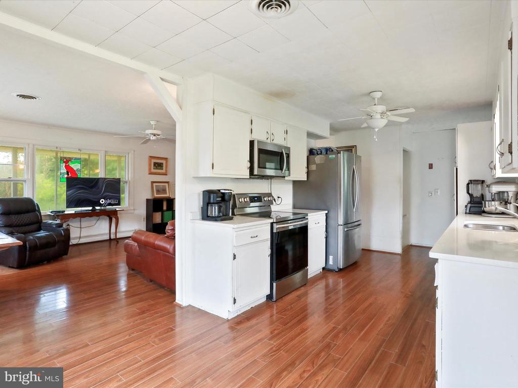 903 Coverstone Rd