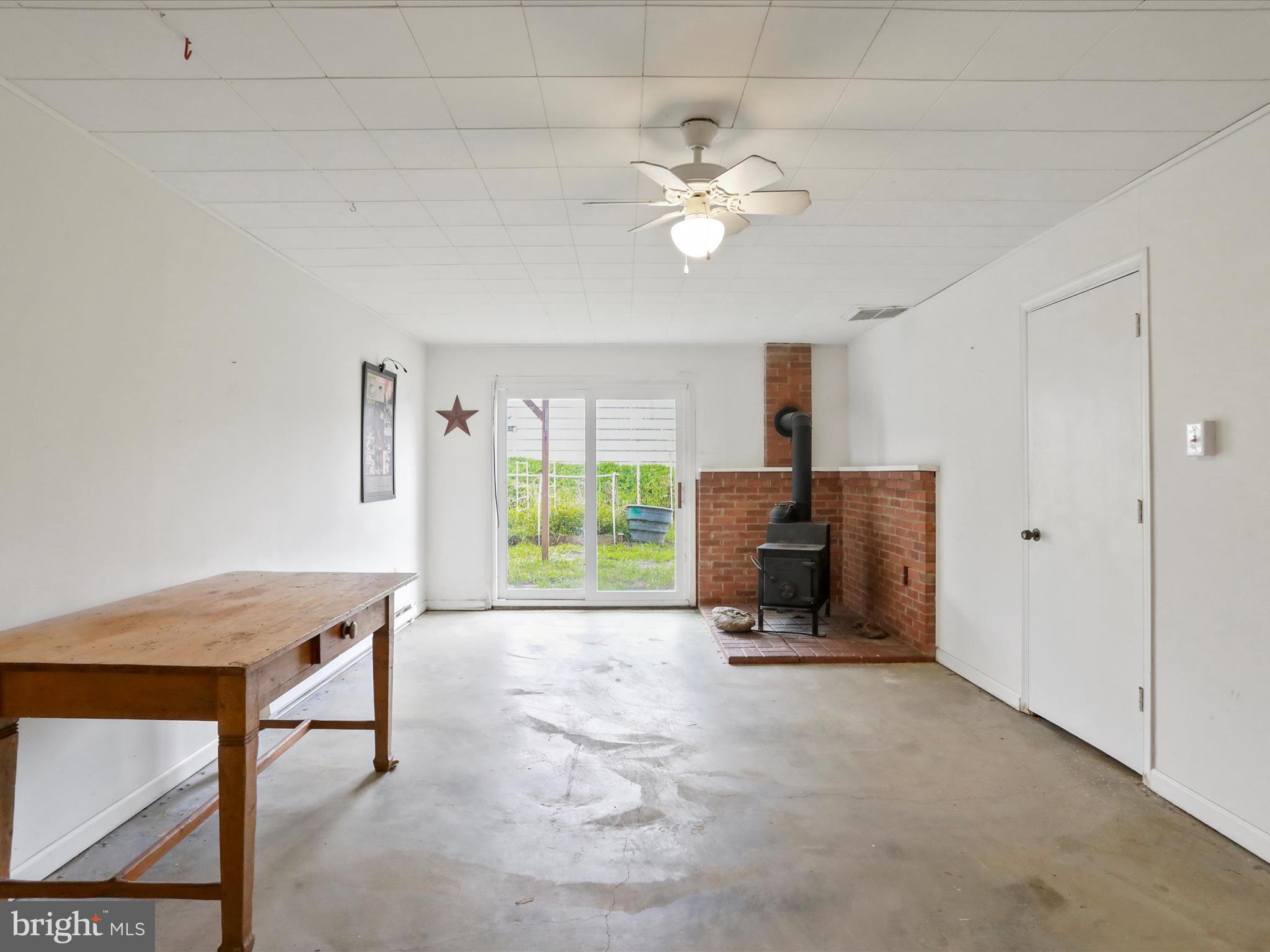 903 Coverstone Rd