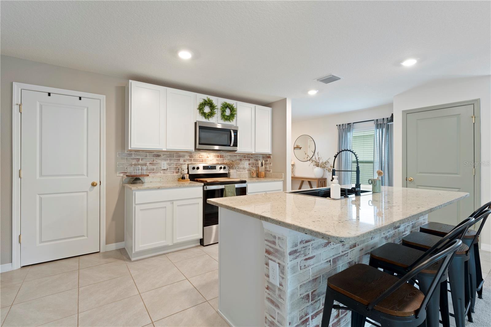 13734 WHISKEY DAISY DR