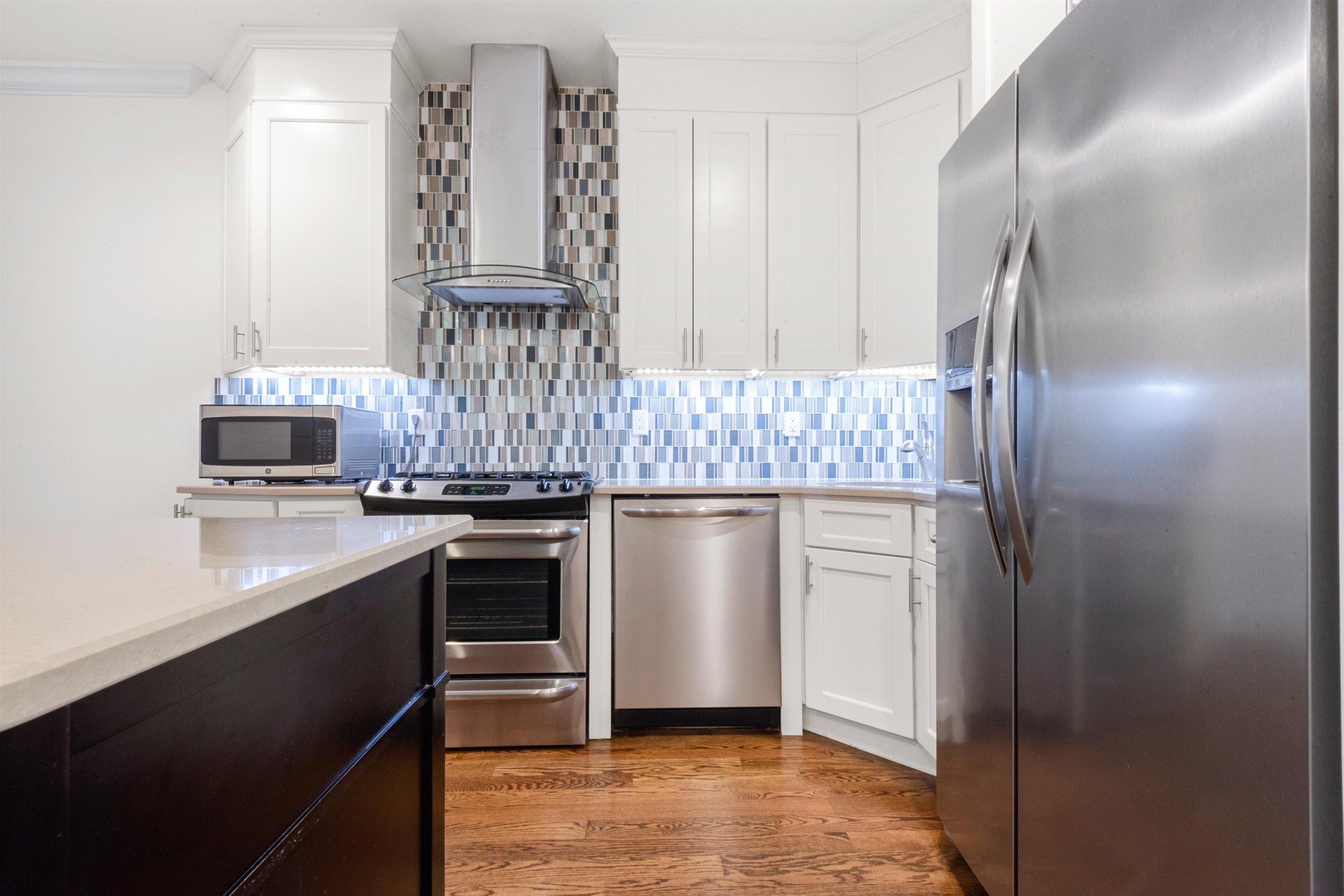 399 3RD ST Unit: 2