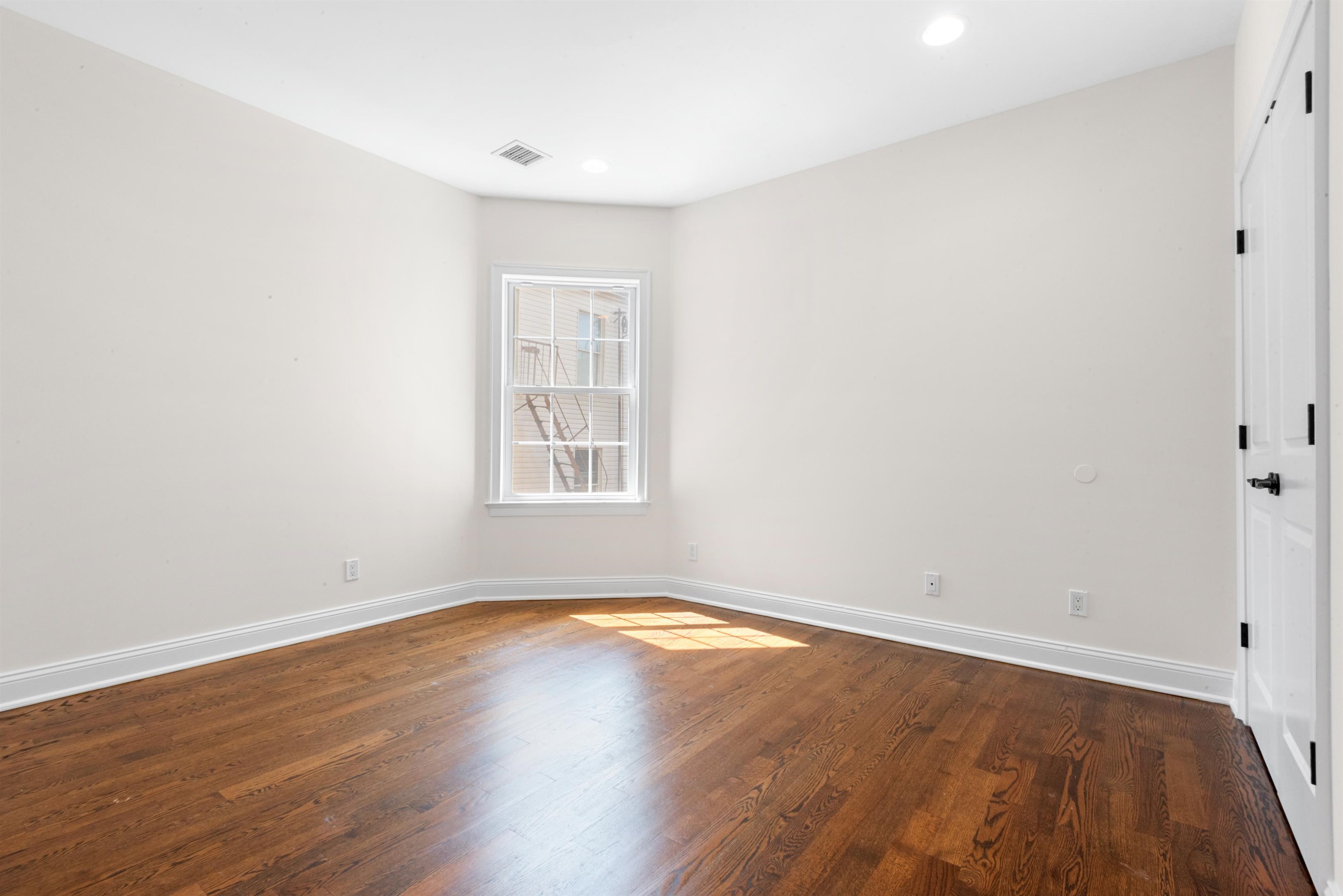 399 3RD ST Unit: 2