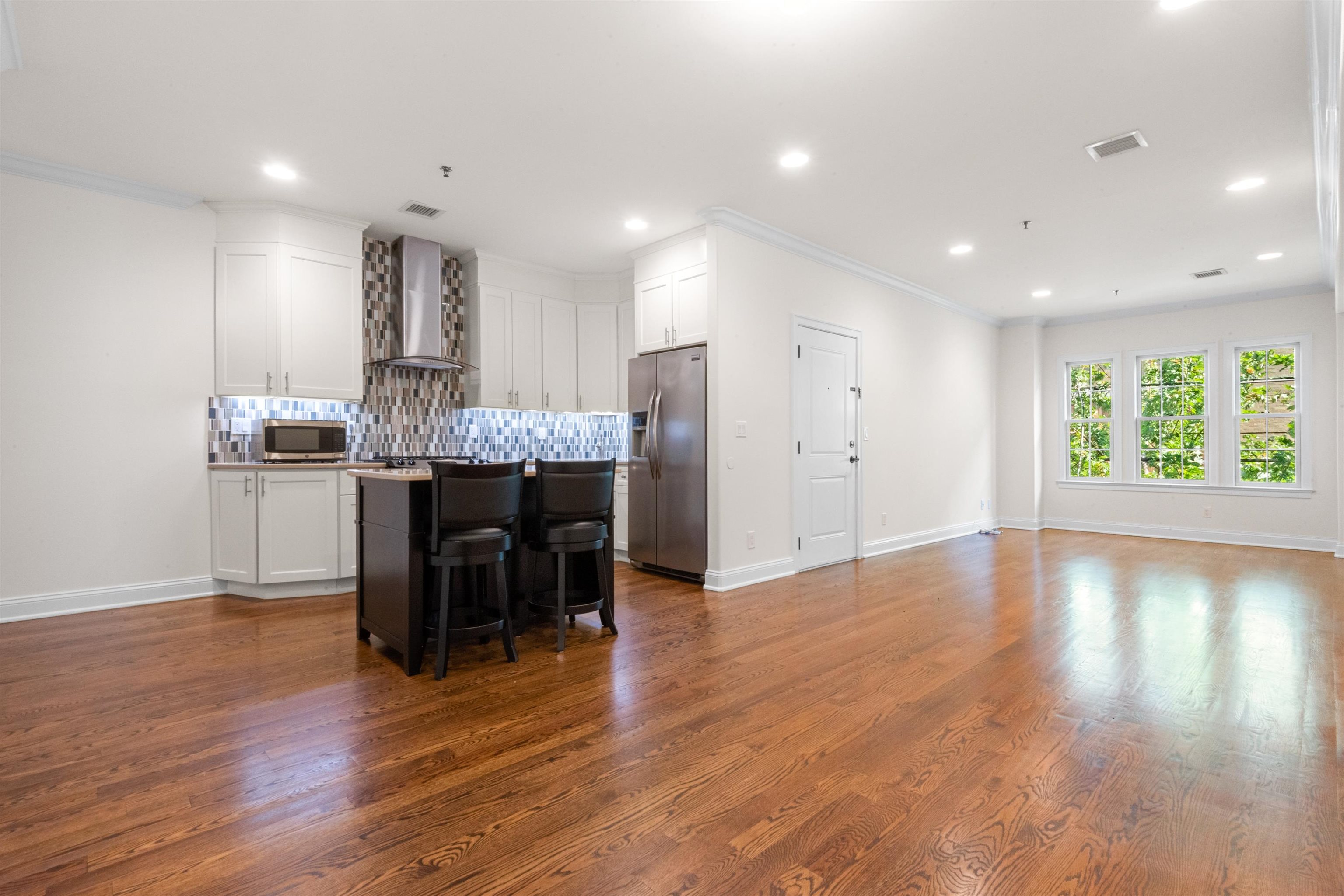 399 3RD ST Unit: 2