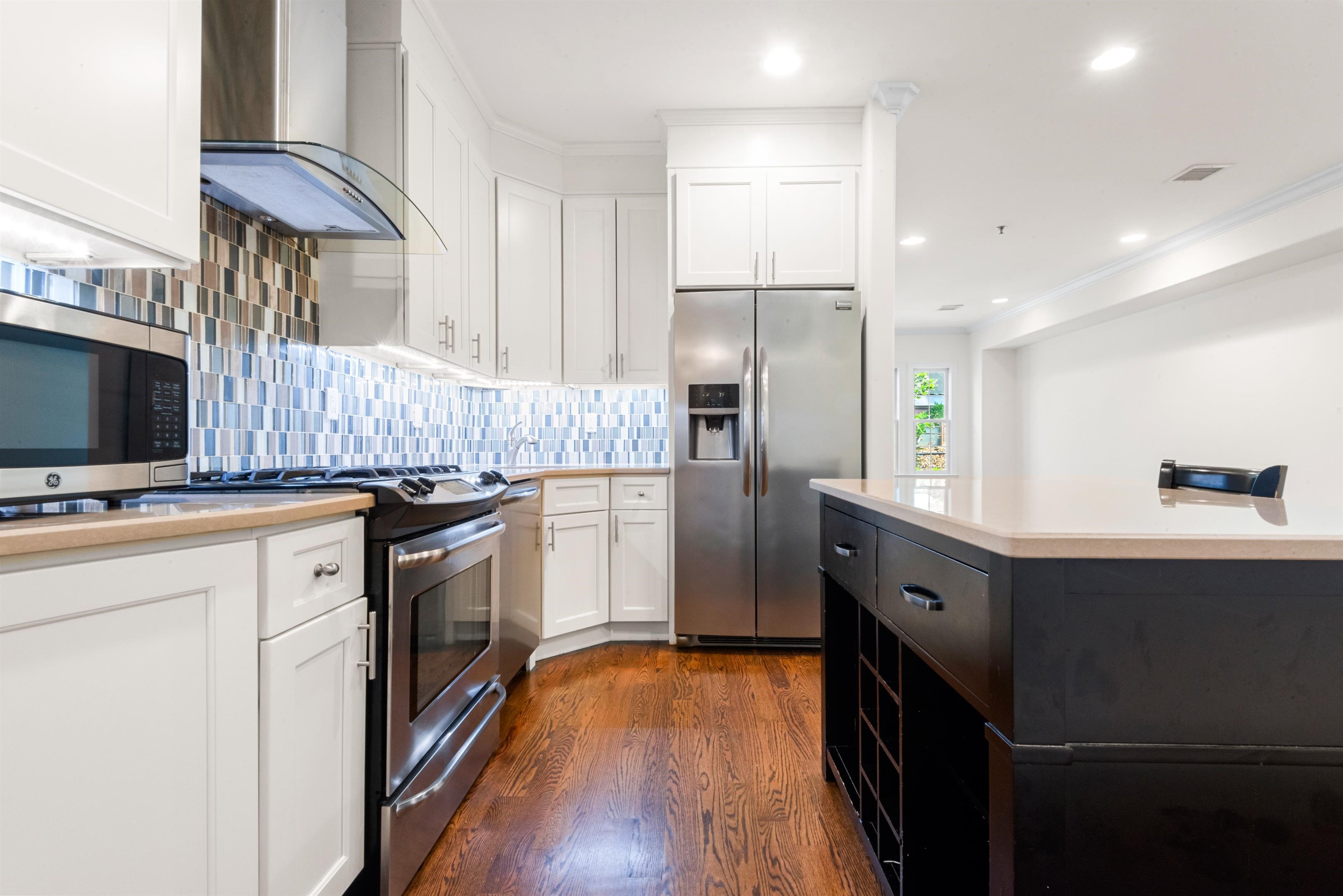 399 3RD ST Unit: 2