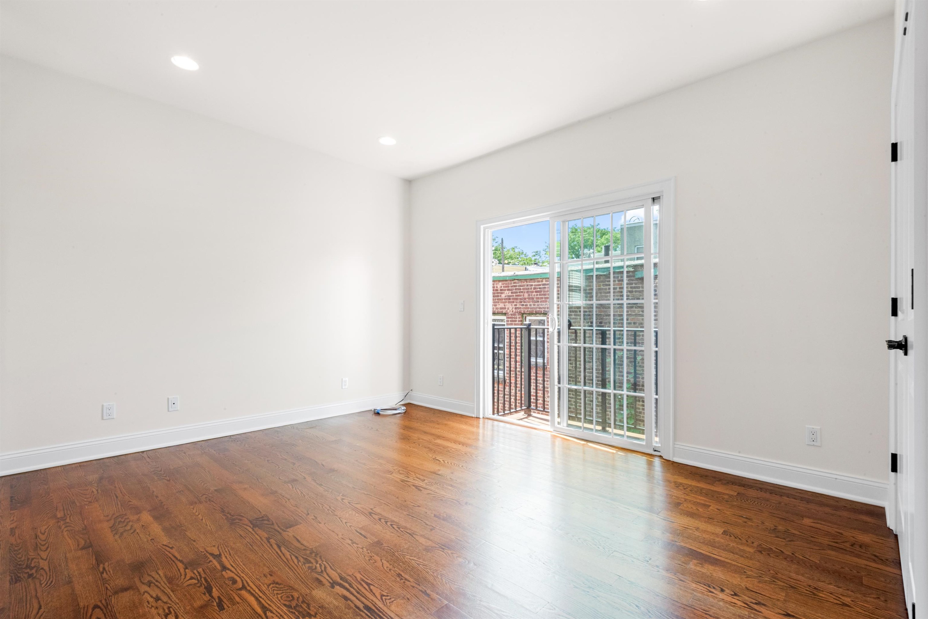 399 3RD ST Unit: 2