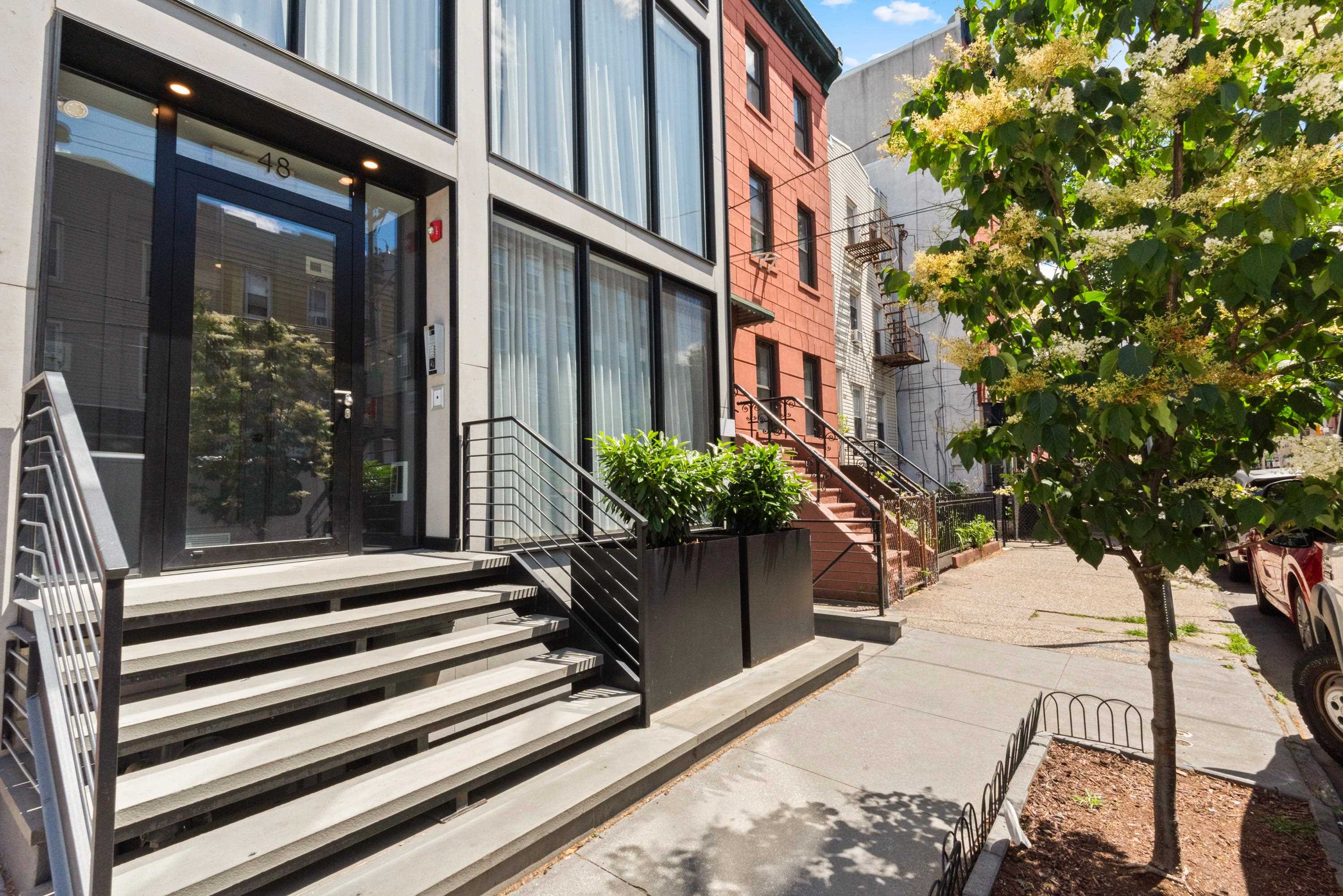48 COLES ST Unit: 4