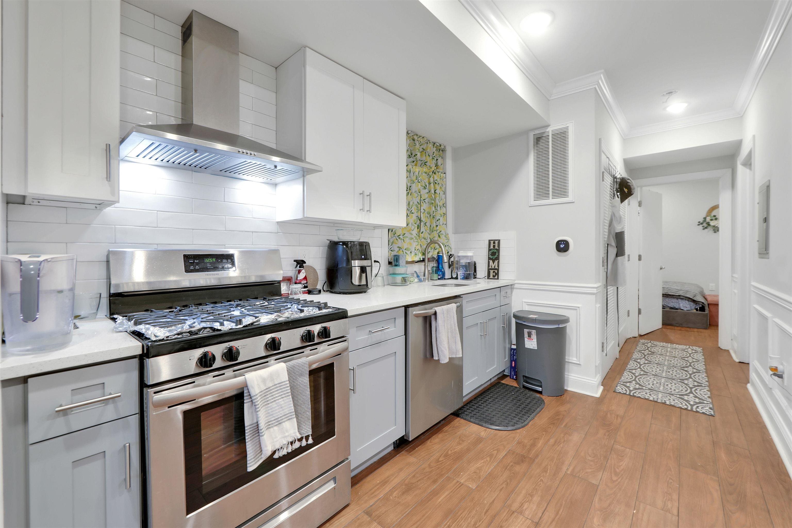 32 LIBERTY AVE Unit: 1