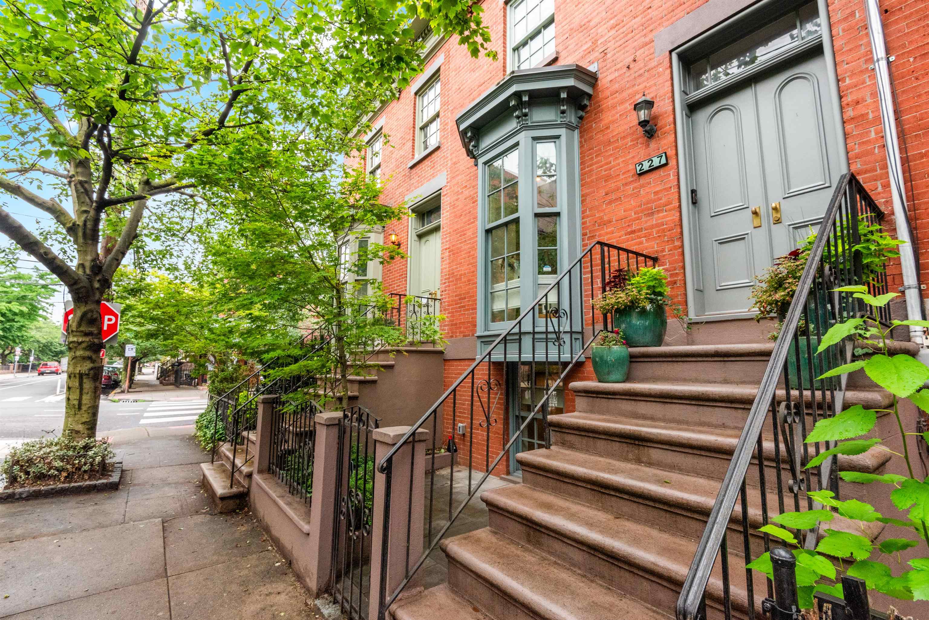 227 5TH ST