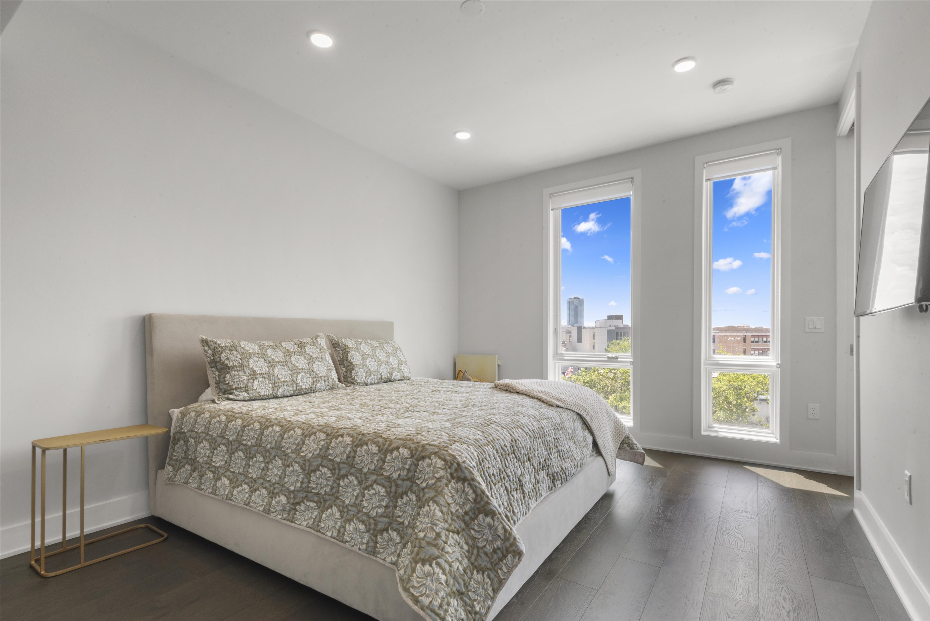 380 NEWARK AVE Unit: 504