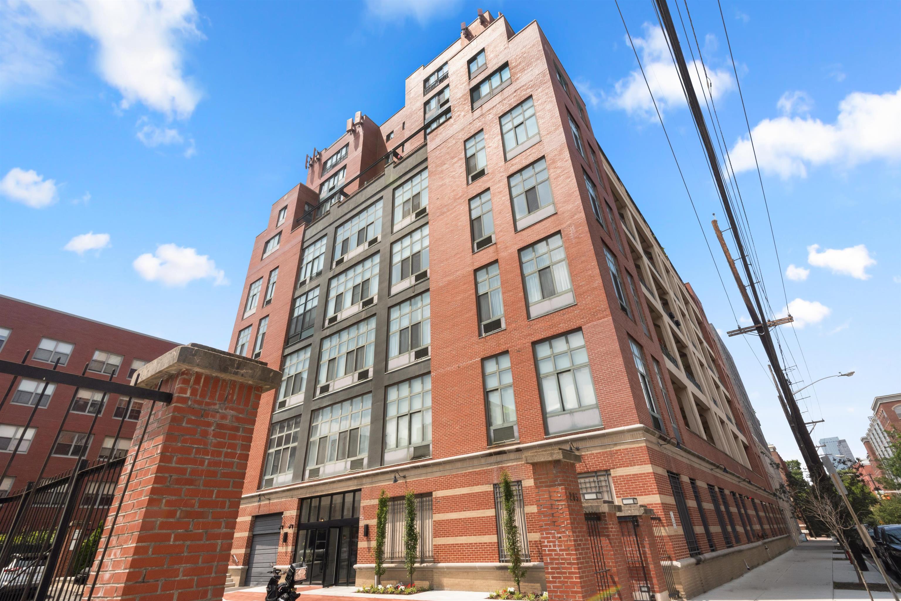 205 10TH ST Unit: 3F