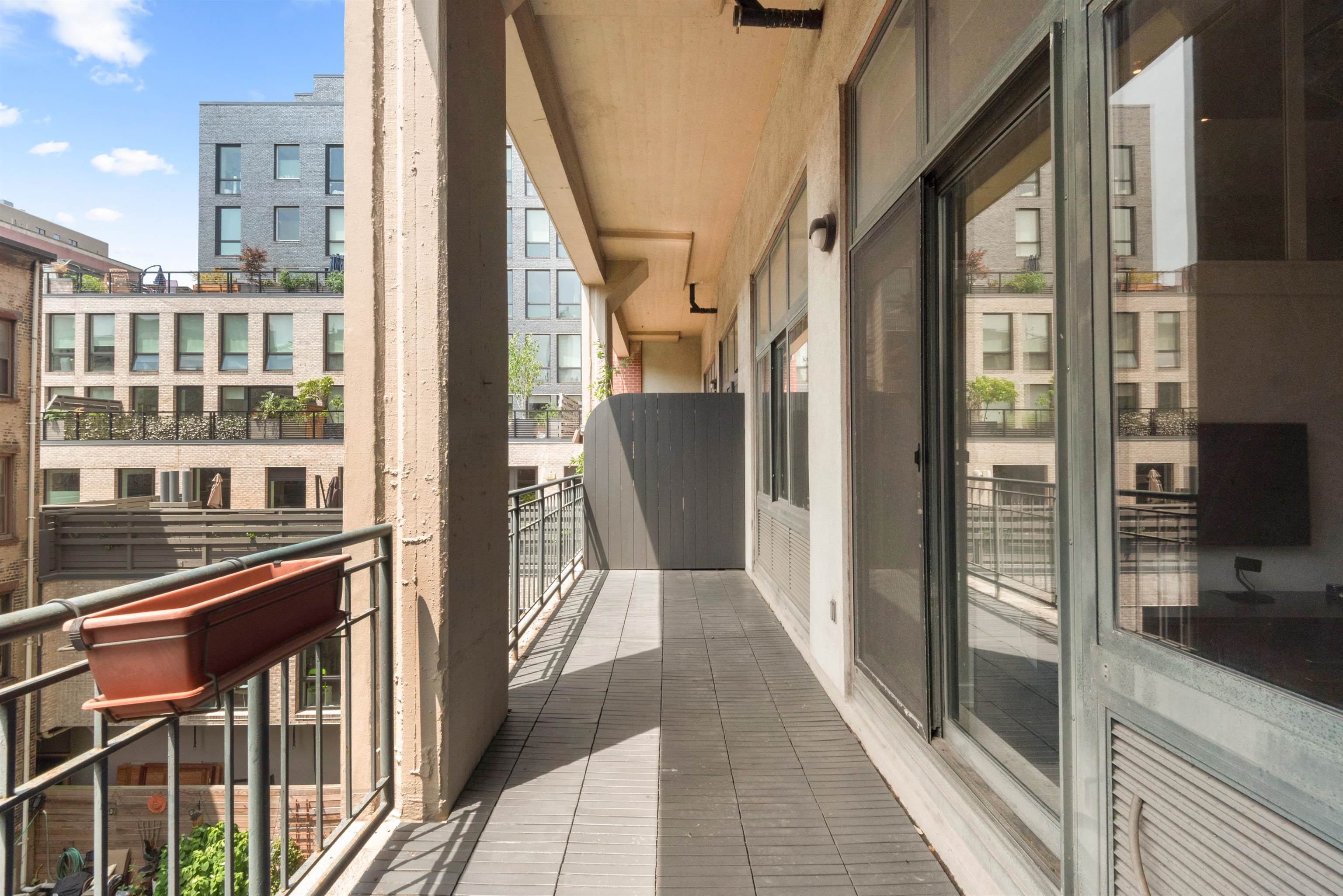 205 10TH ST Unit: 3F