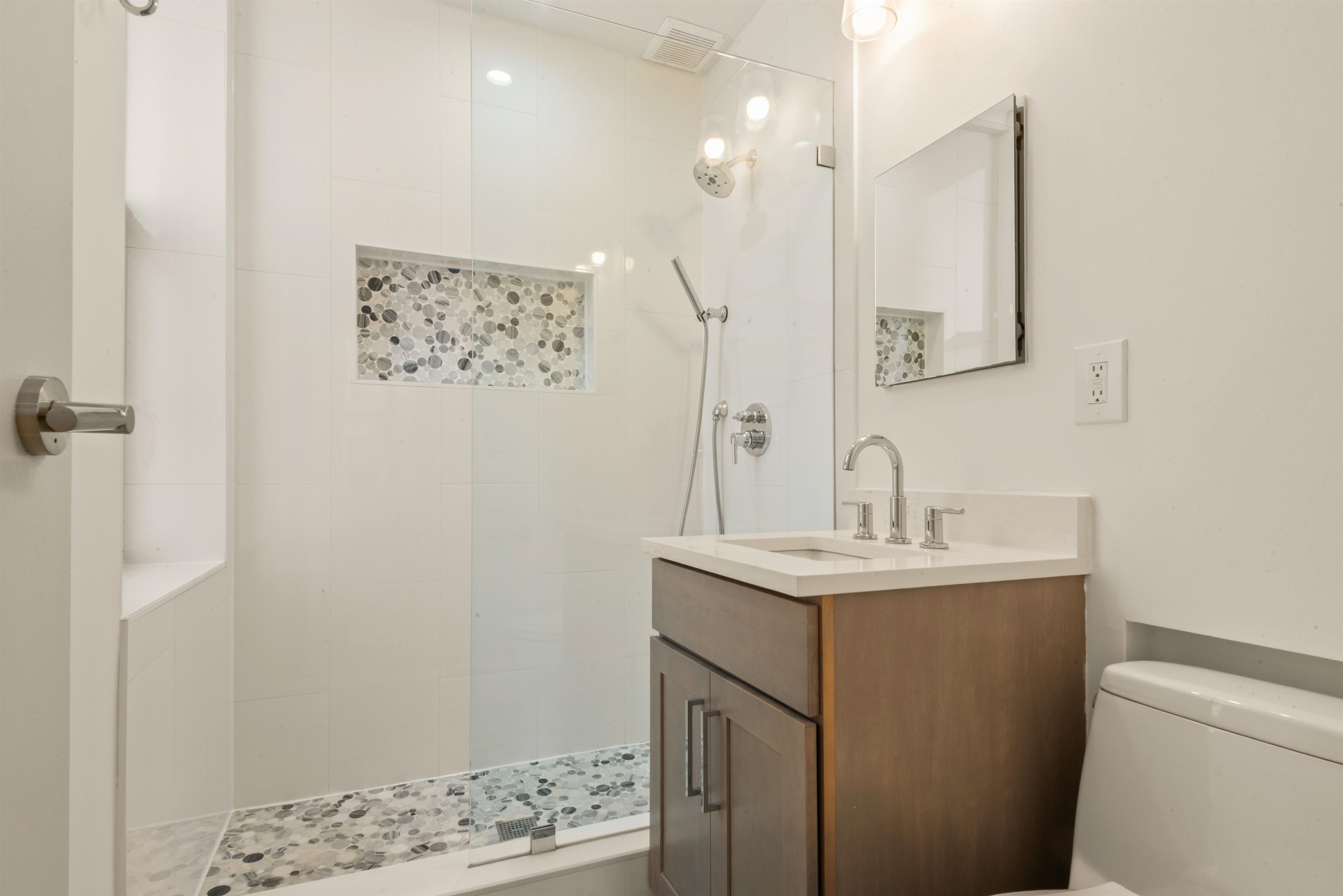 48-50 WEST HAMILTON PL Unit: 3