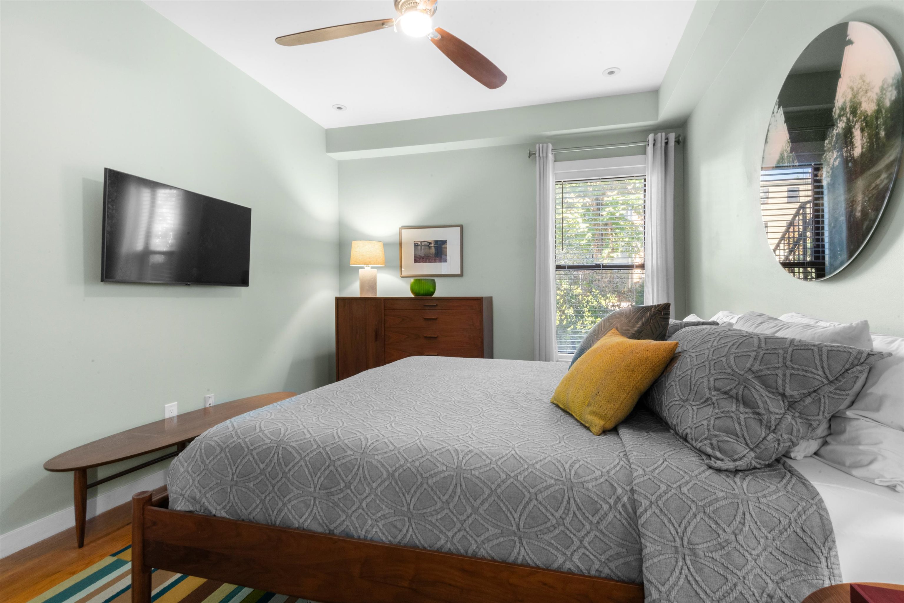 272 6TH ST Unit: 1