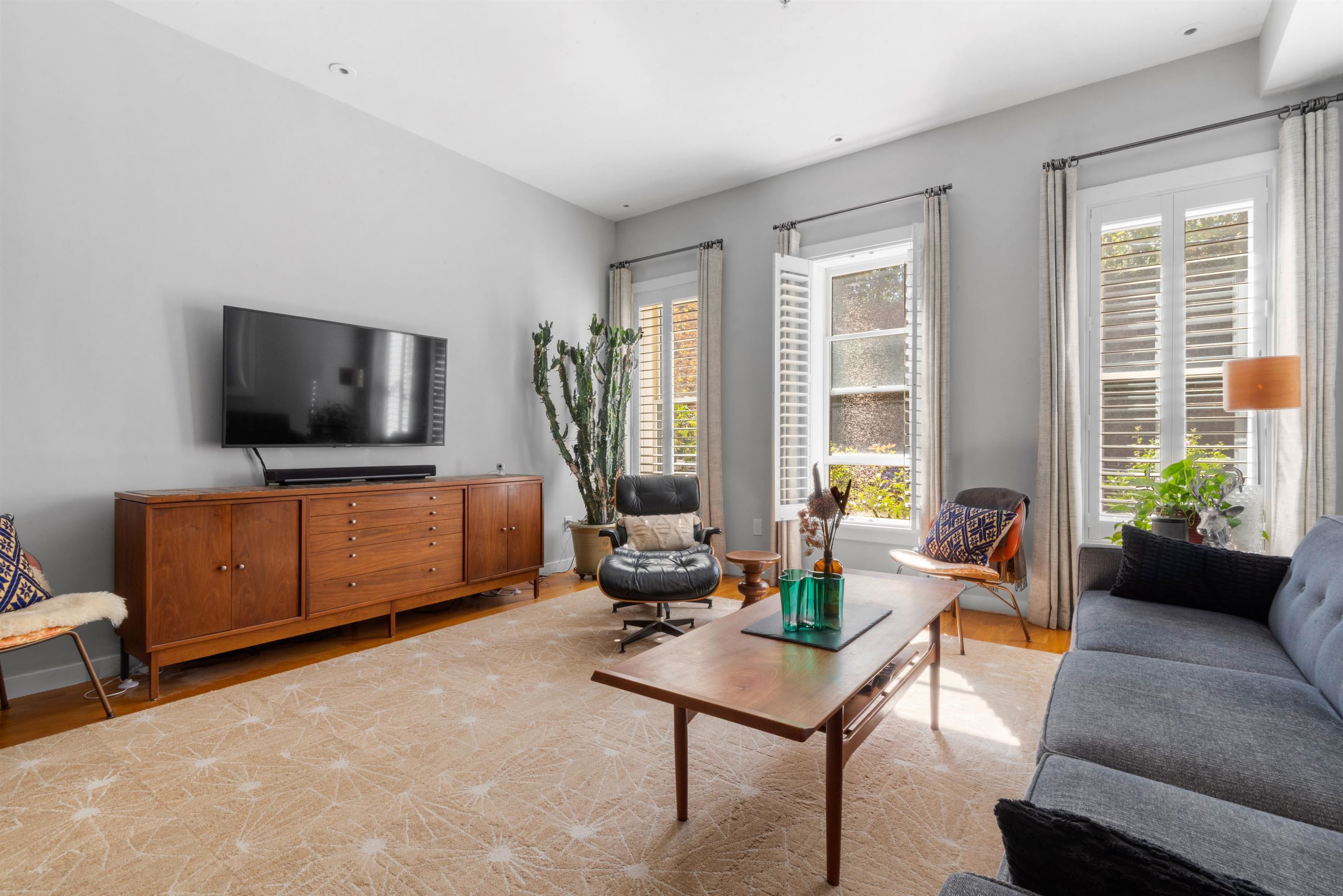 272 6TH ST Unit: 1
