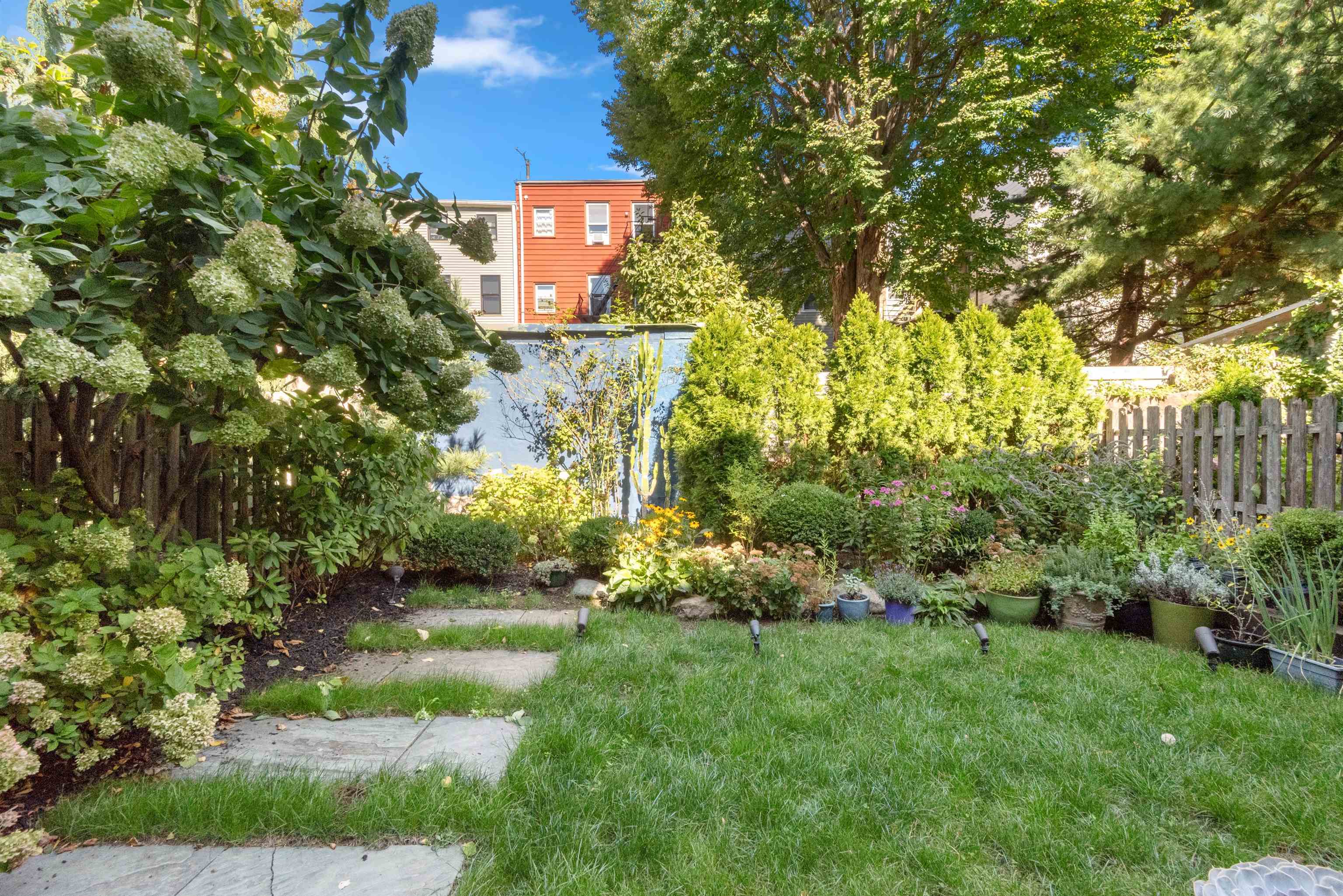 272 6TH ST Unit: 1