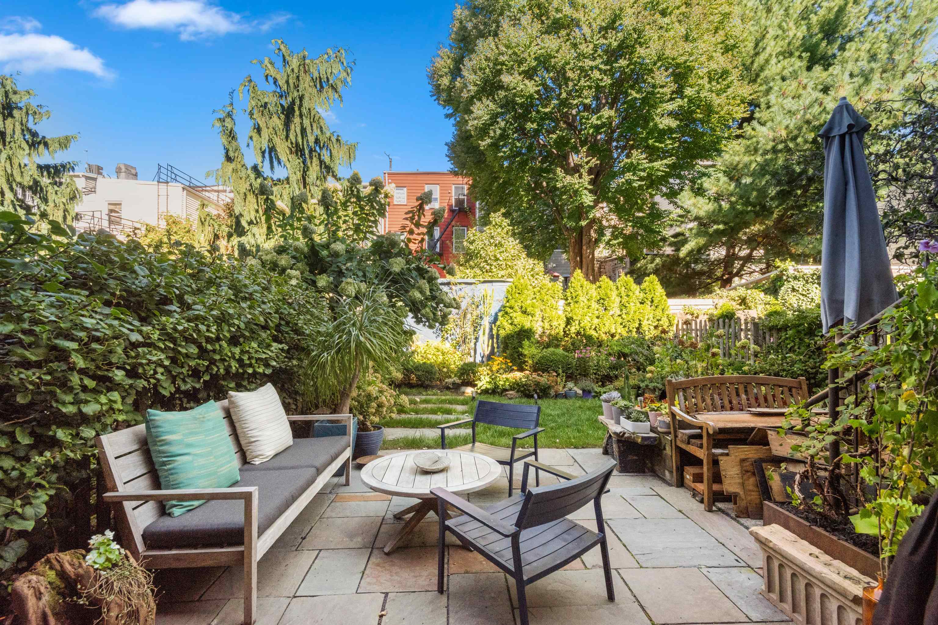 272 6TH ST Unit: 1