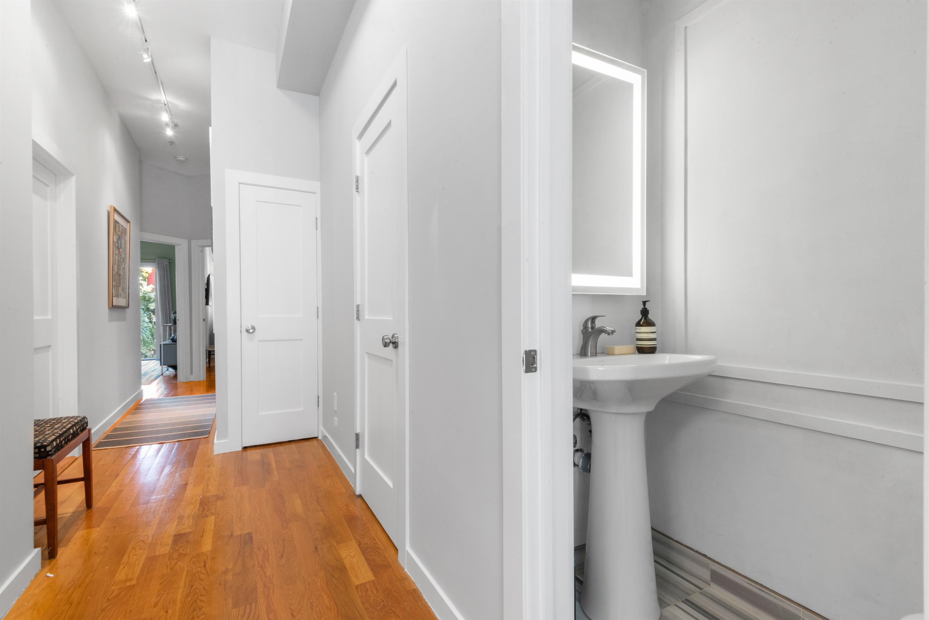 272 6TH ST Unit: 1