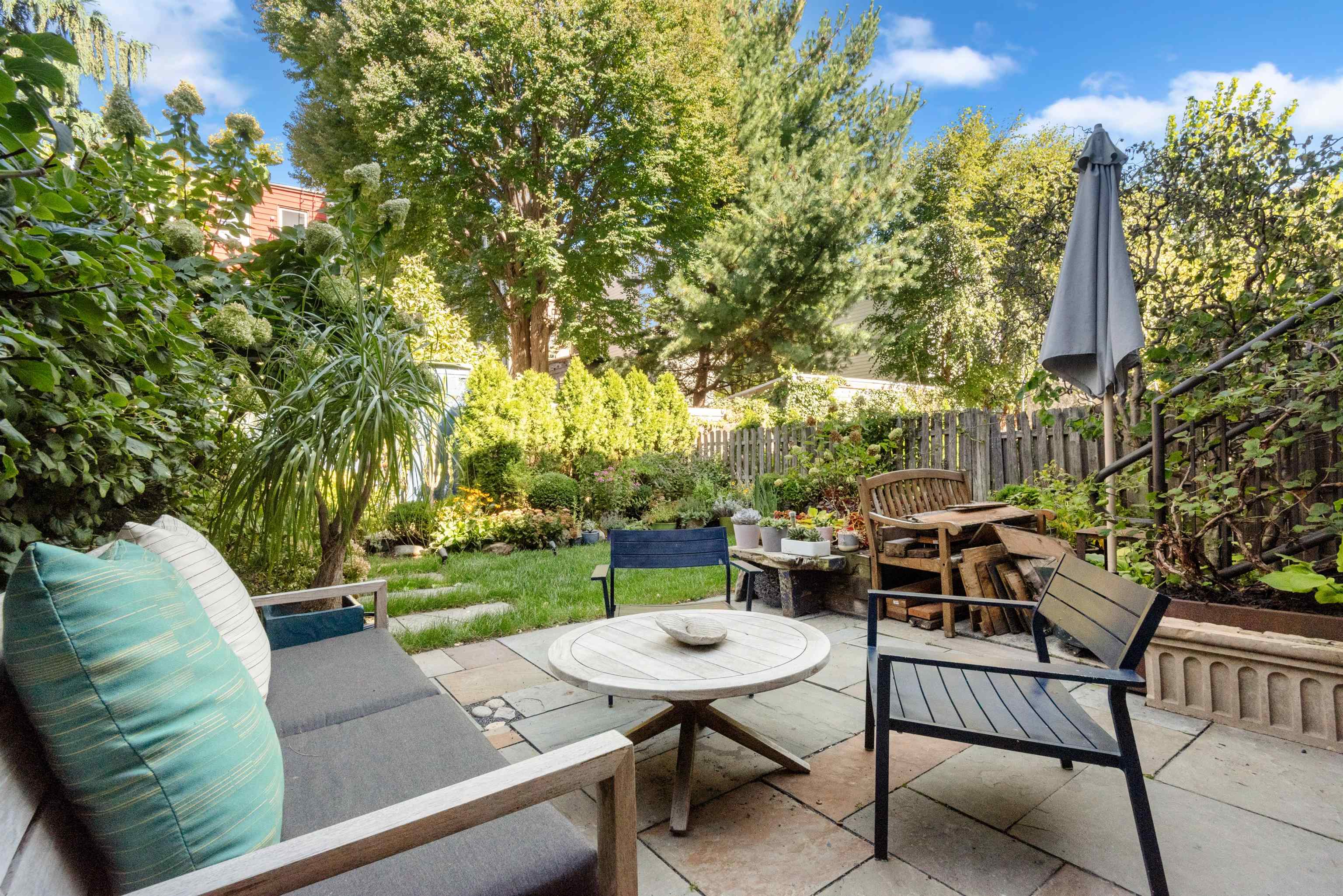 272 6TH ST Unit: 1