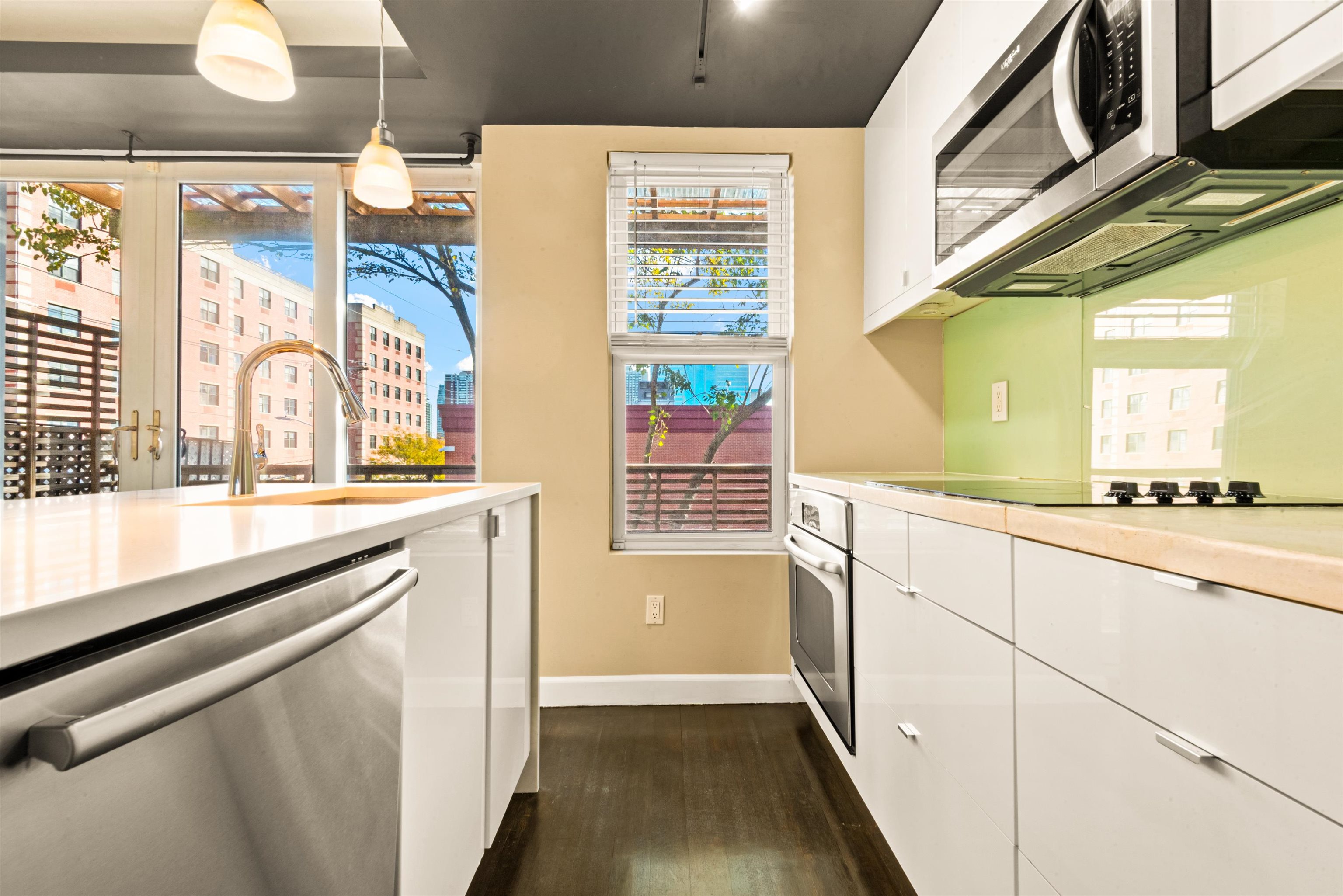 526 MANILA AVE Unit: 2