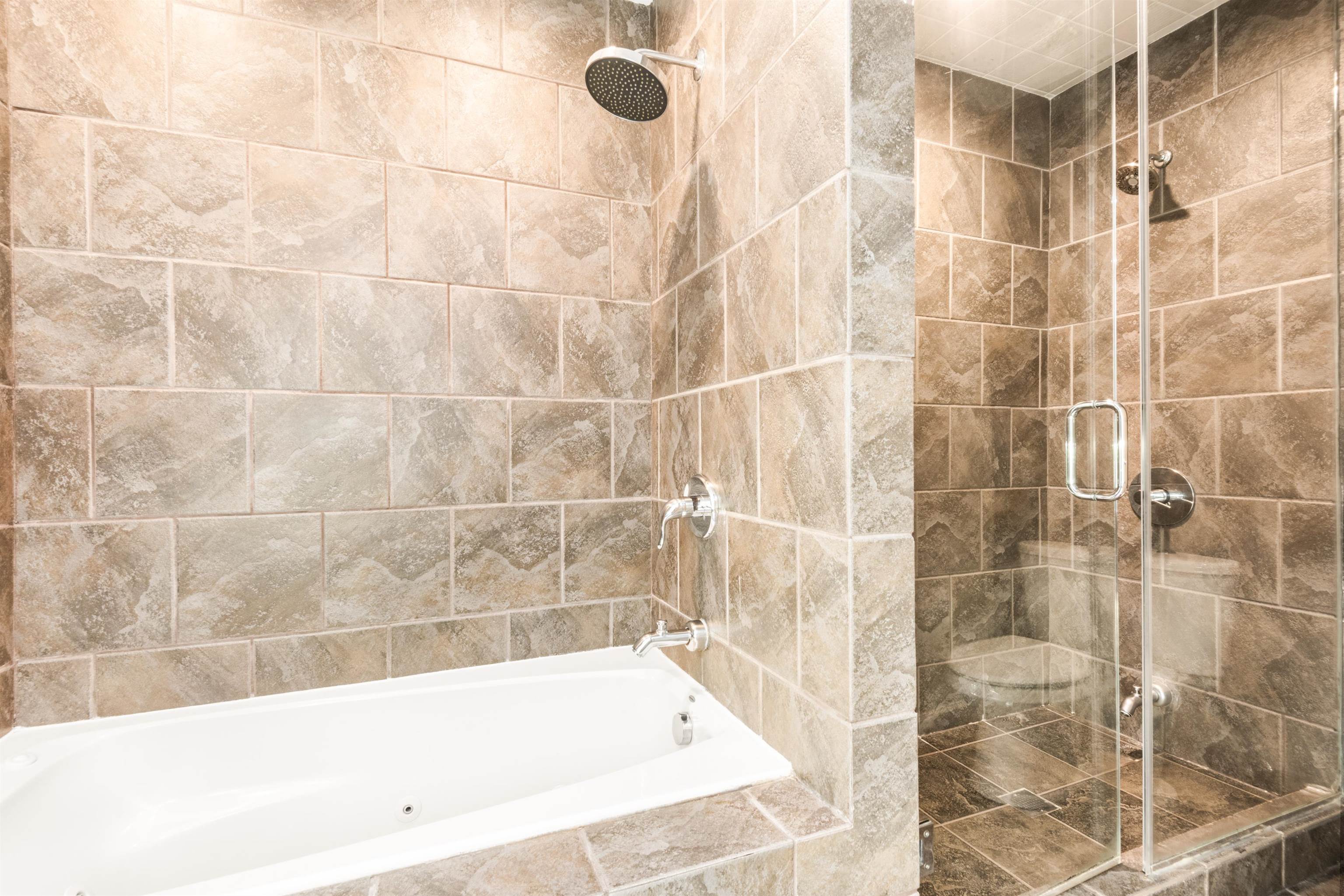 526 MANILA AVE Unit: 2