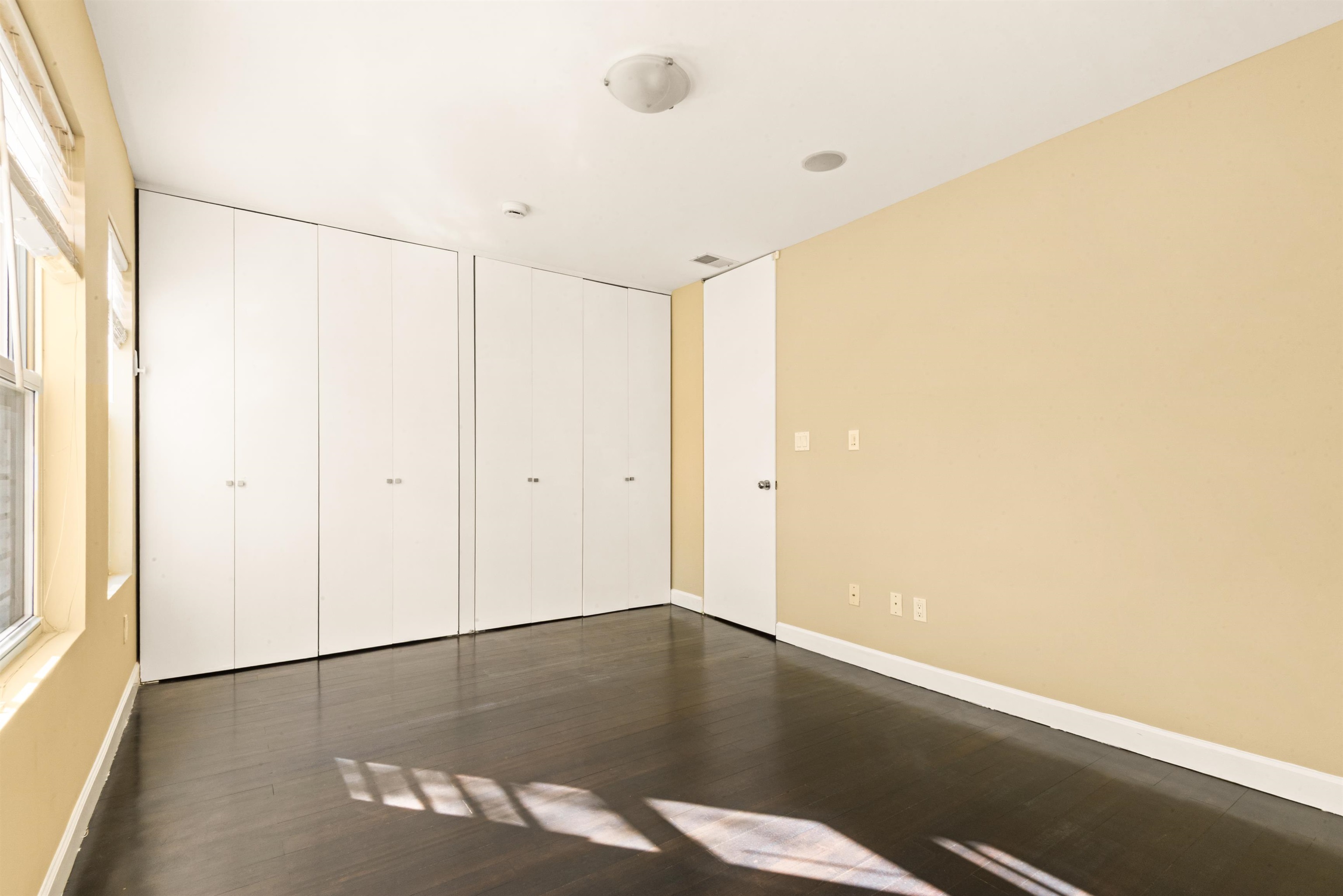 526 MANILA AVE Unit: 2