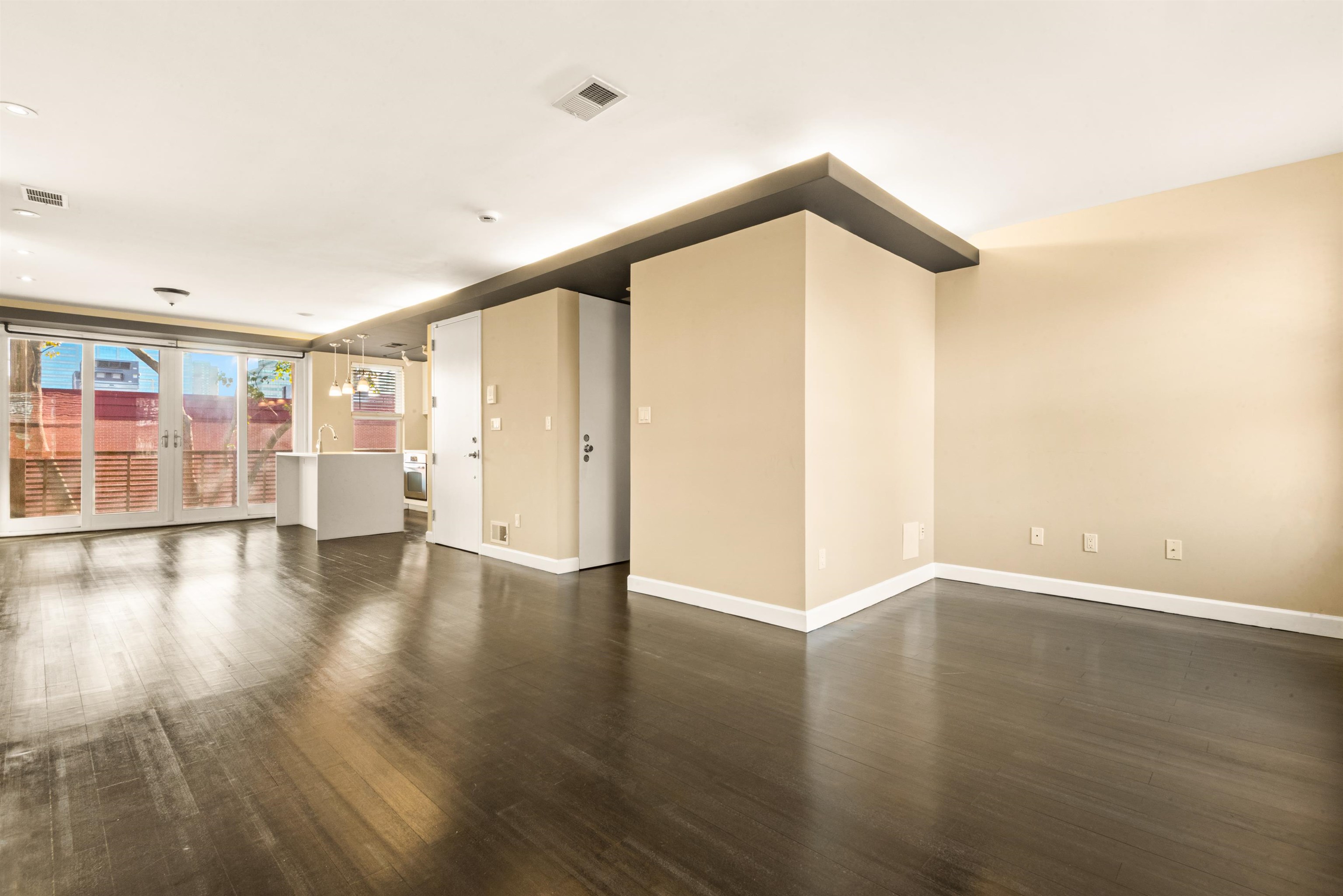 526 MANILA AVE Unit: 2