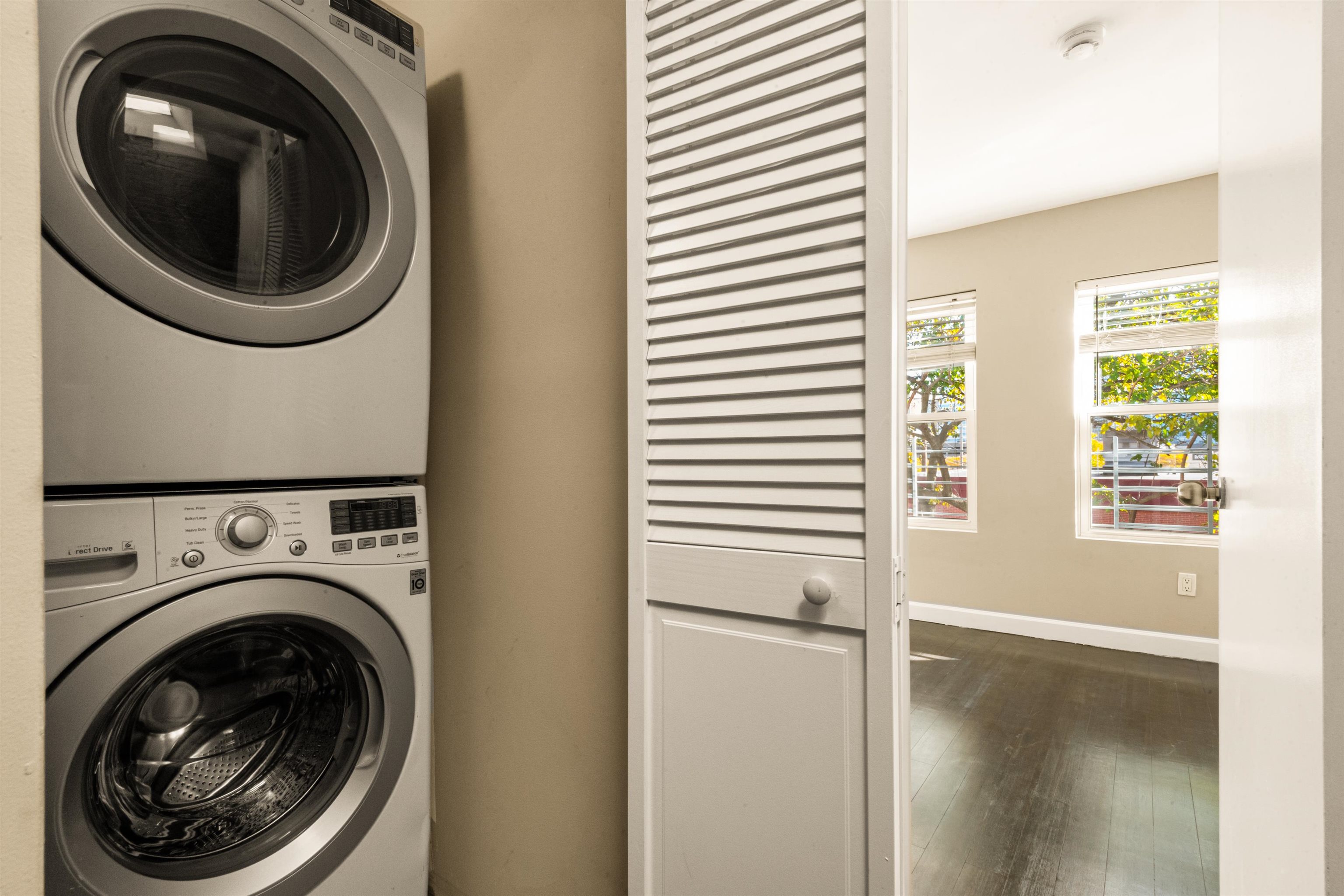 526 MANILA AVE Unit: 2