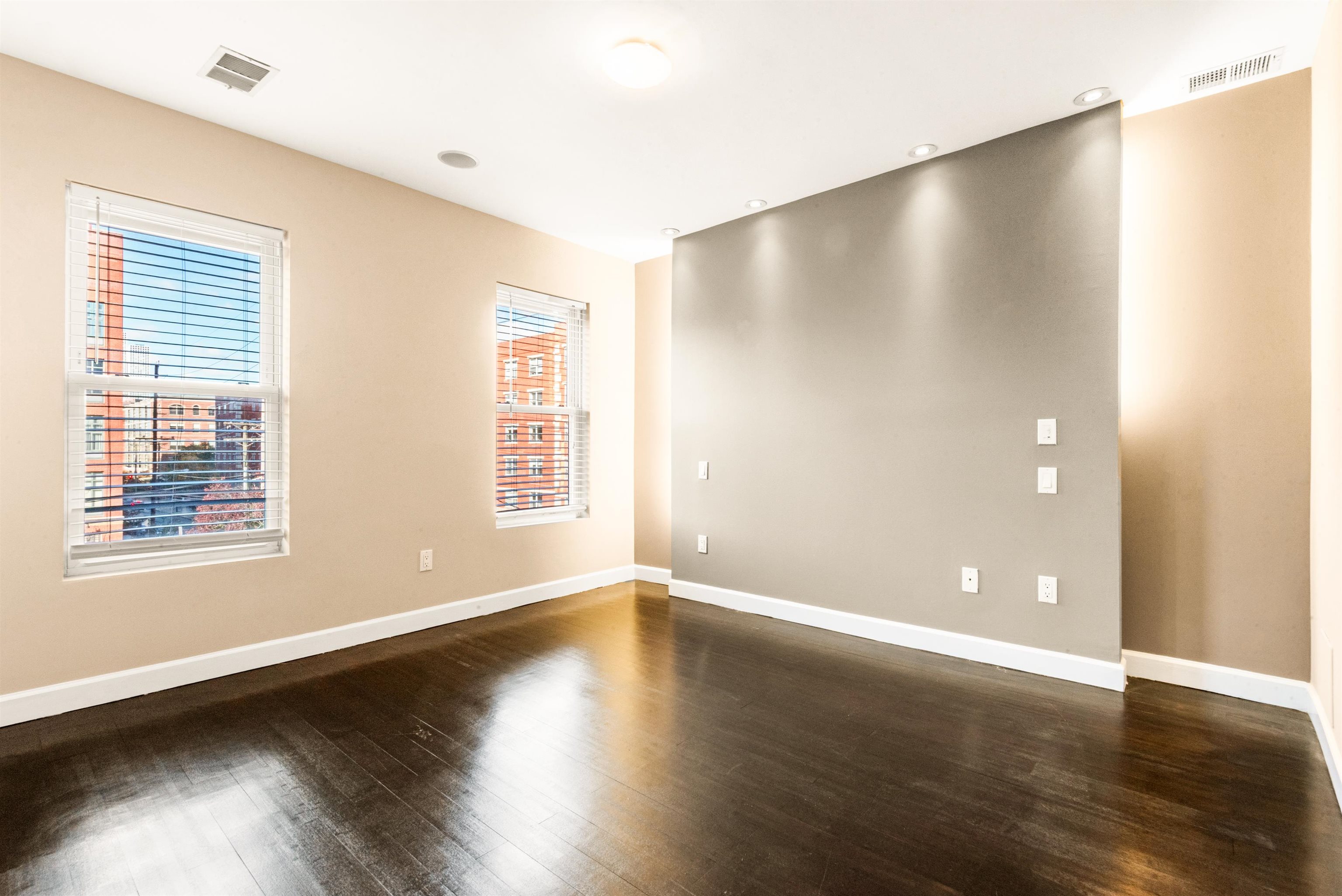 526 MANILA AVE Unit: 2