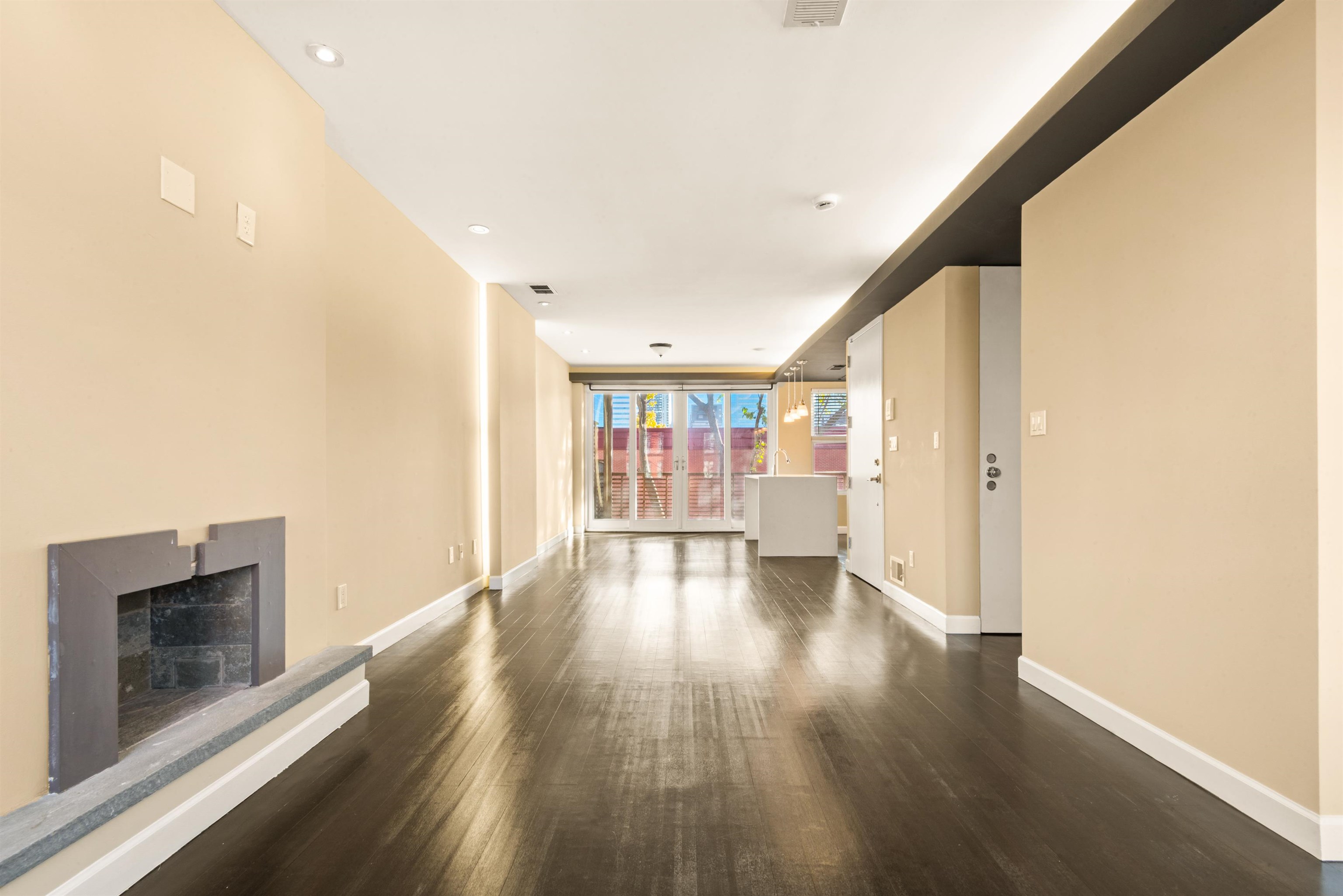 526 MANILA AVE Unit: 2