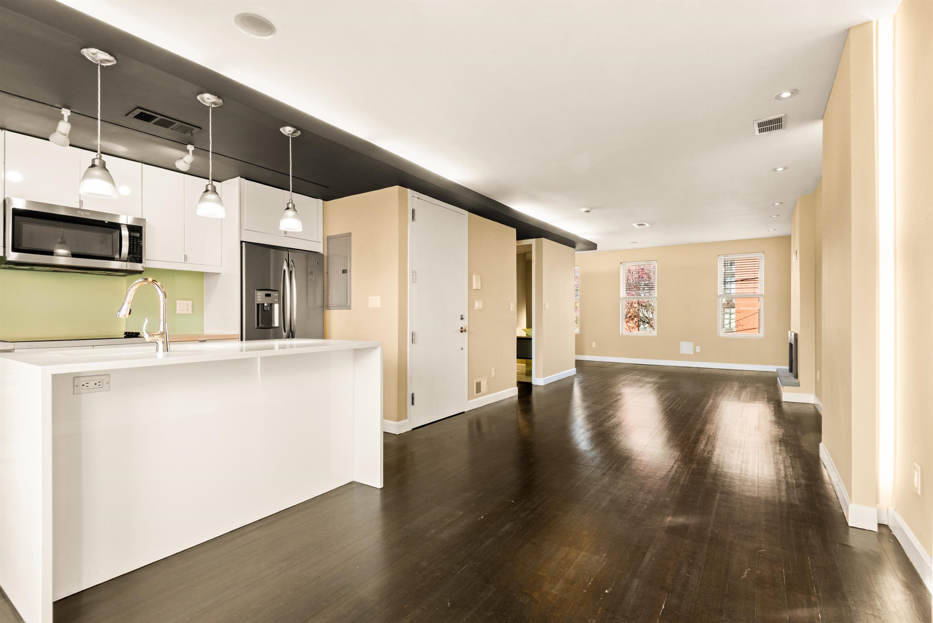 526 MANILA AVE Unit: 2